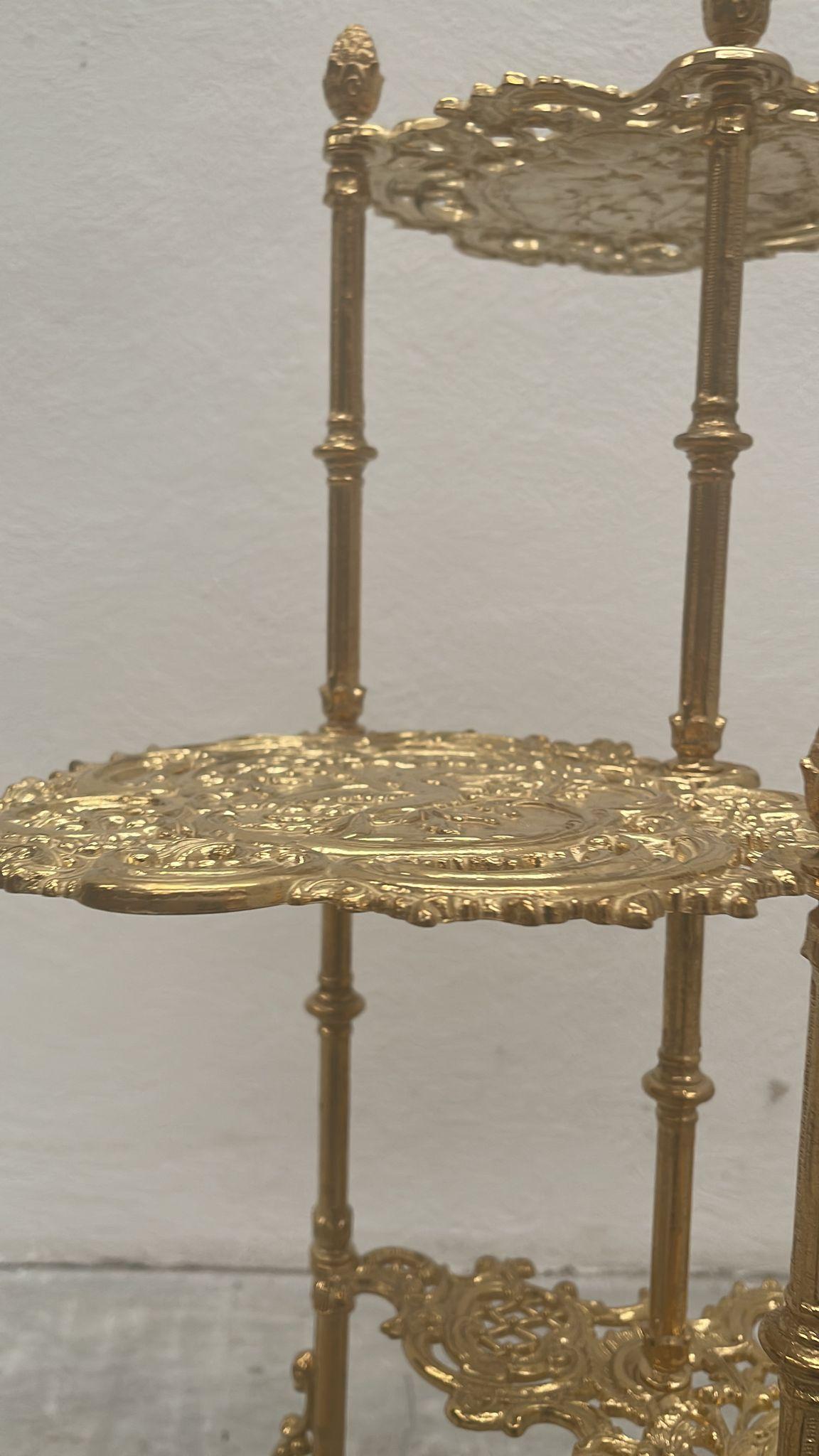 Säule auf 3 Ebenen (Late 20th Century) im Angebot