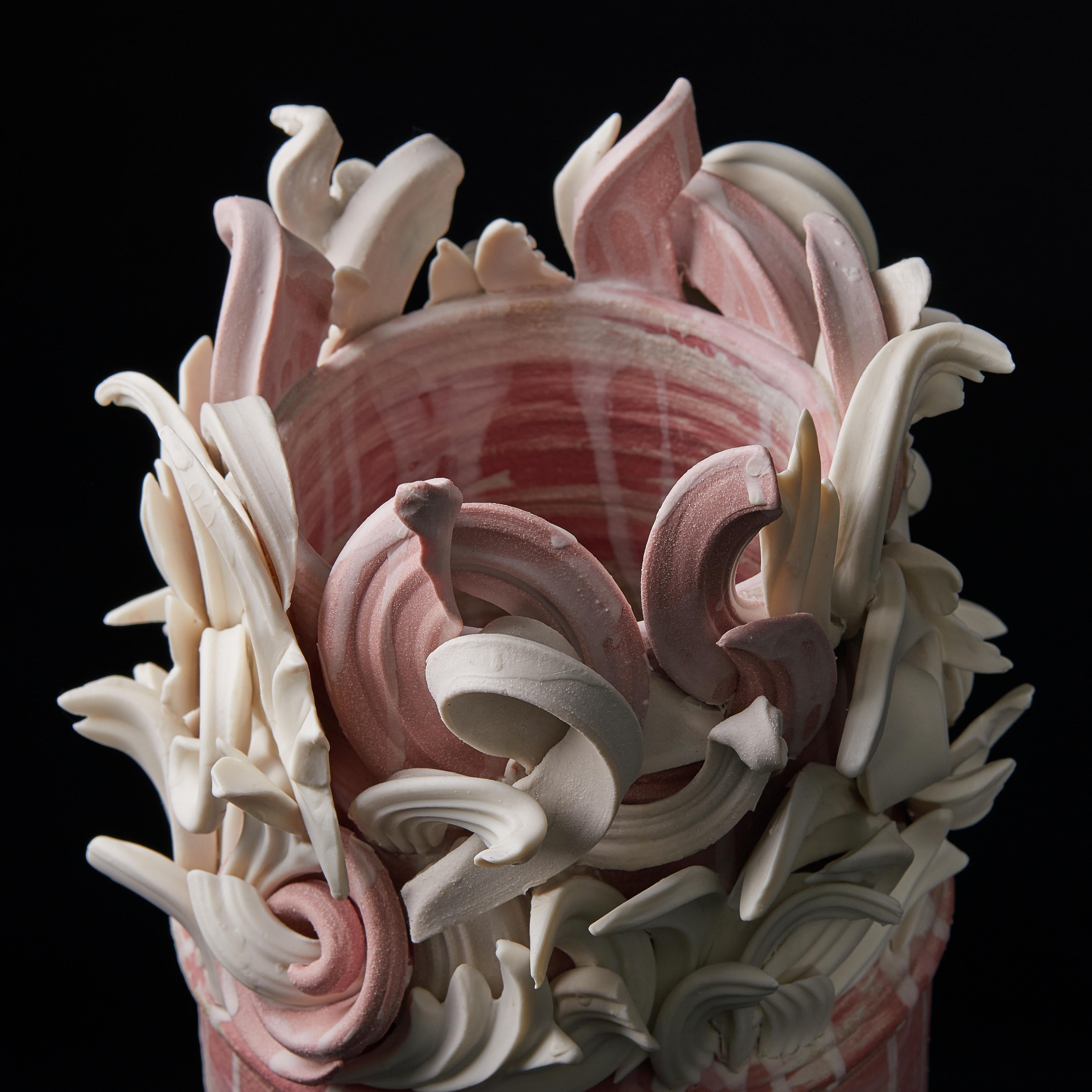 Colonnade I, eine einzigartige skulpturale Keramikvase in Rosa und Weiß von Jo Taylor im Angebot 11