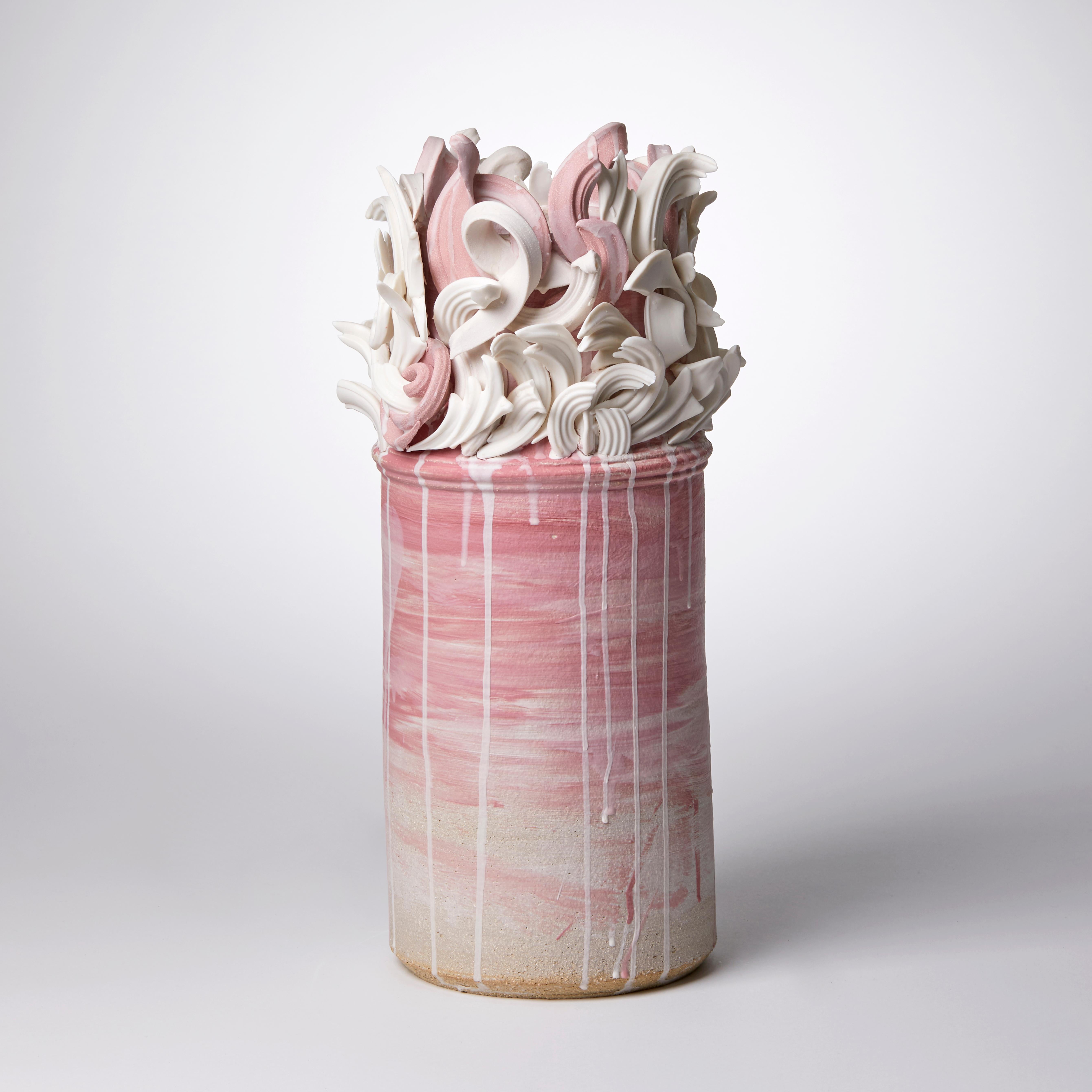 Colonnade I, eine einzigartige skulpturale Keramikvase in Rosa und Weiß von Jo Taylor (Organische Moderne) im Angebot