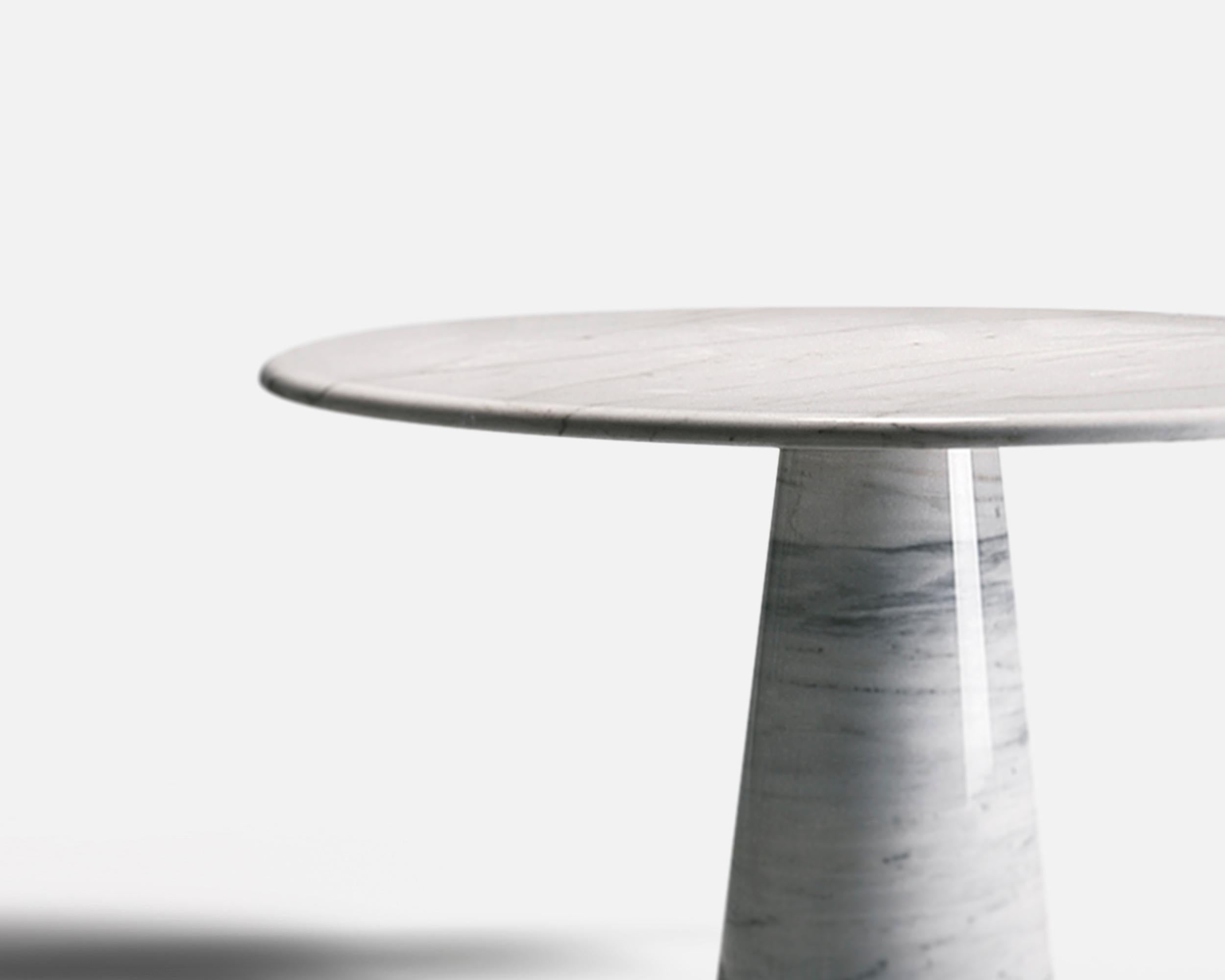'Colonnata' round dining table in silver travertine
Design by Pier Alessandro Giusti & Egidio Di Rosa.
1970s

Dimensions: H. 72cm, D. 110cm
Material: marble, travertine, (wide range of stone types available)

Customization: 
This table is still