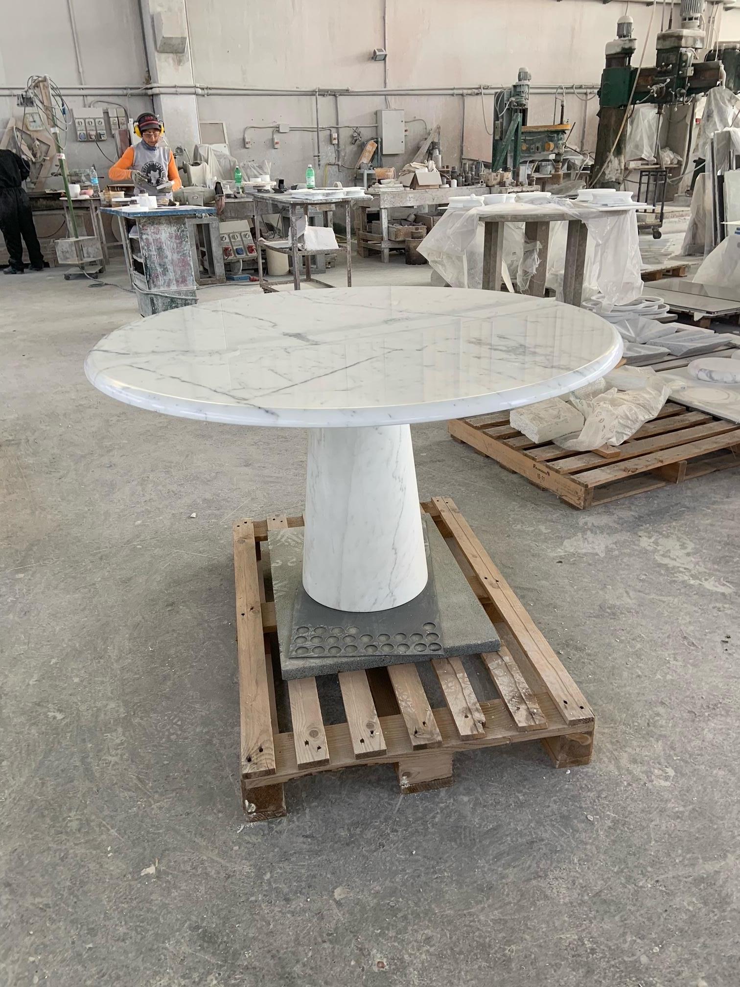 Travertine 'Colonnata' Round Dining Table D130 by Giusti & Di Rosa, White Carrara Marble For Sale