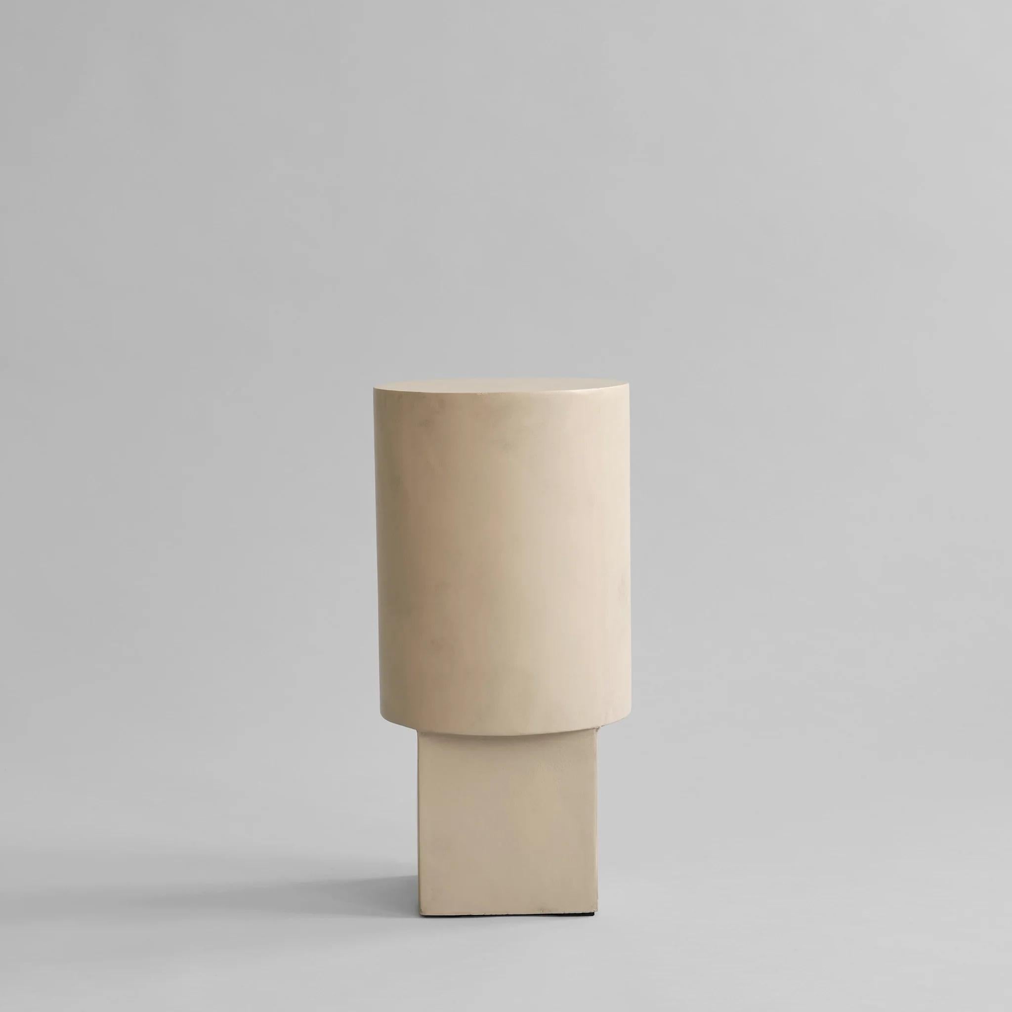 Colonne, column table in fibre and concrete, contemporary work.

The Colonne table is inspired by the classical architectural forms of columns and pillars. 
The Colonne or pedestal table is made from fibre and concrete, in the style of a