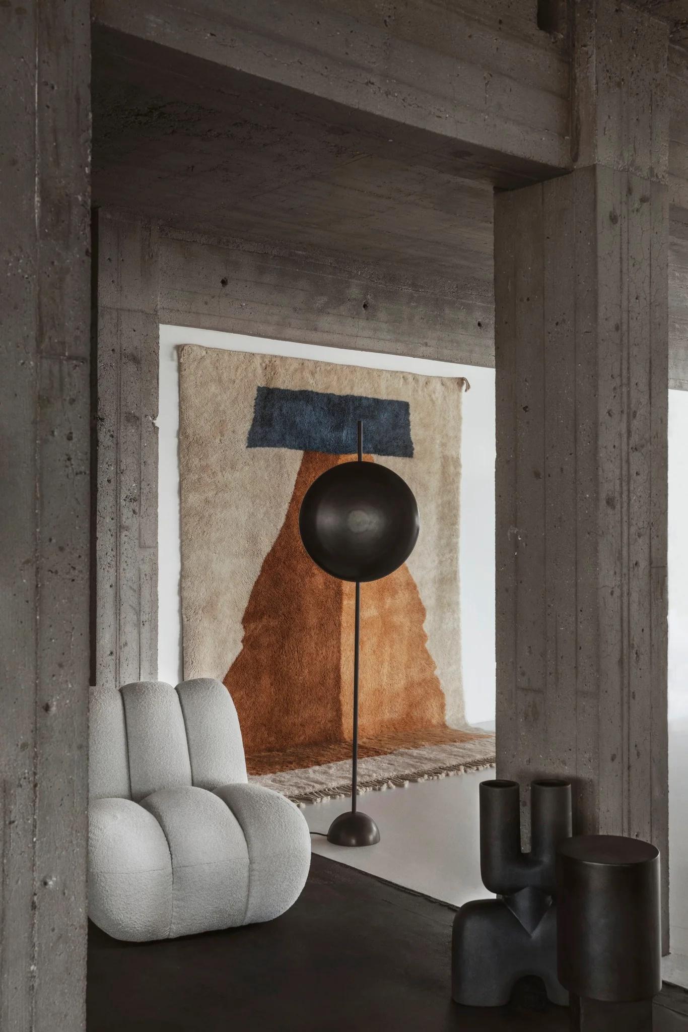 Colonne, Column Table in Fibre and Concrete, Contemporary Work. For Sale 1