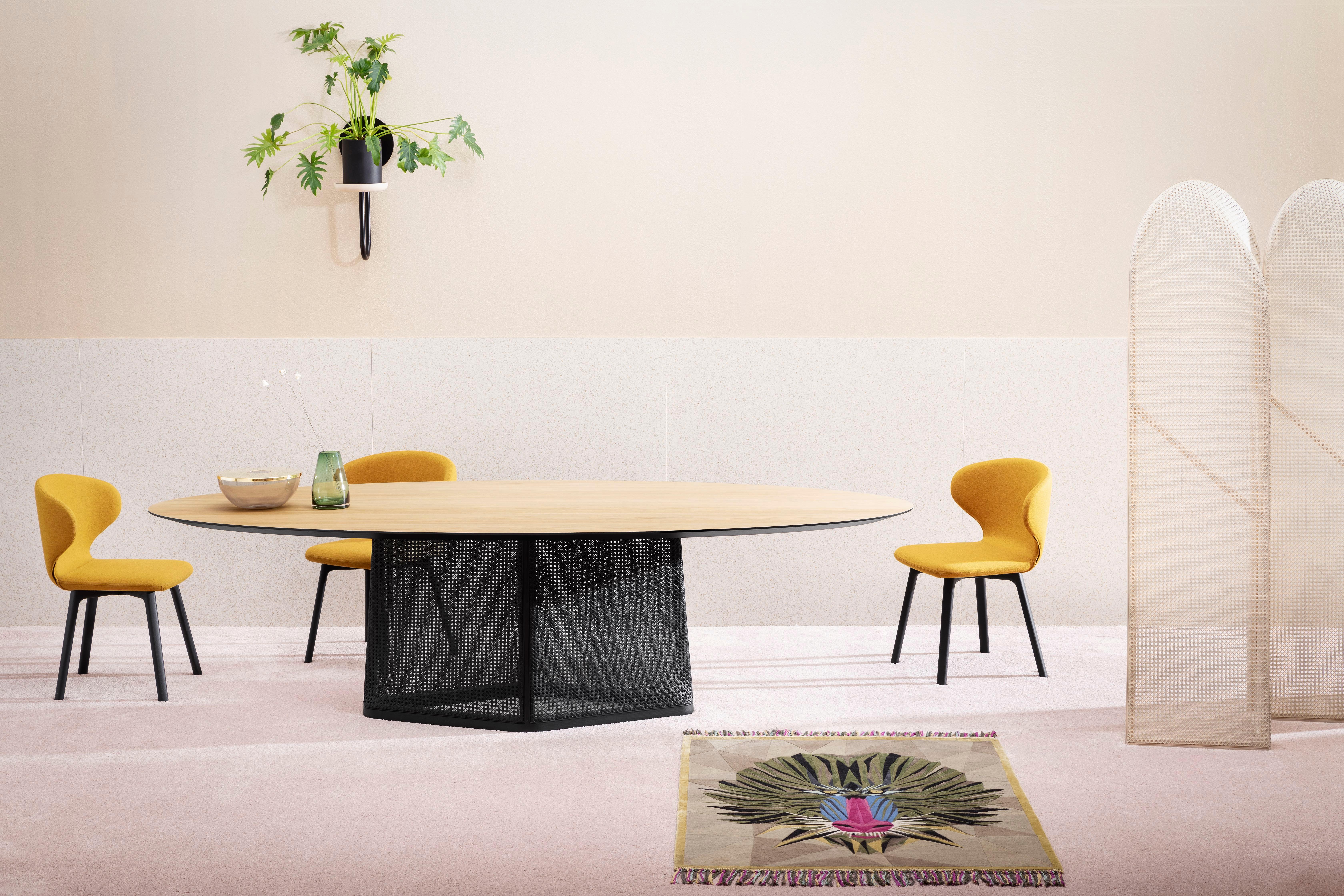 Colony, großer Tisch mit natürlichem Wiener Strohsockel, von Skrivo Design (Italienisch) im Angebot