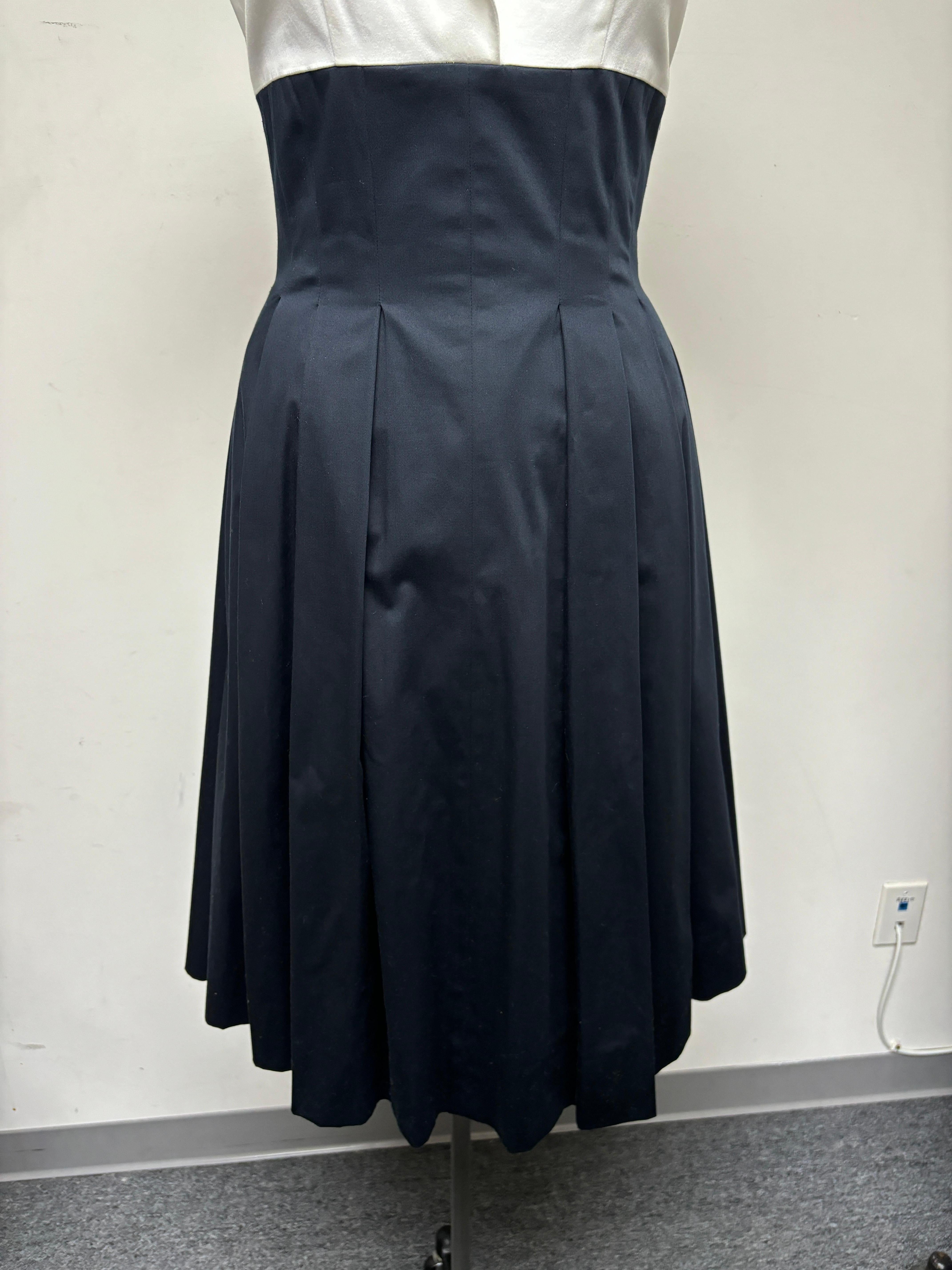 Color Blocked Shirt-dress in Black and White Swiss Cotton For Sale 4