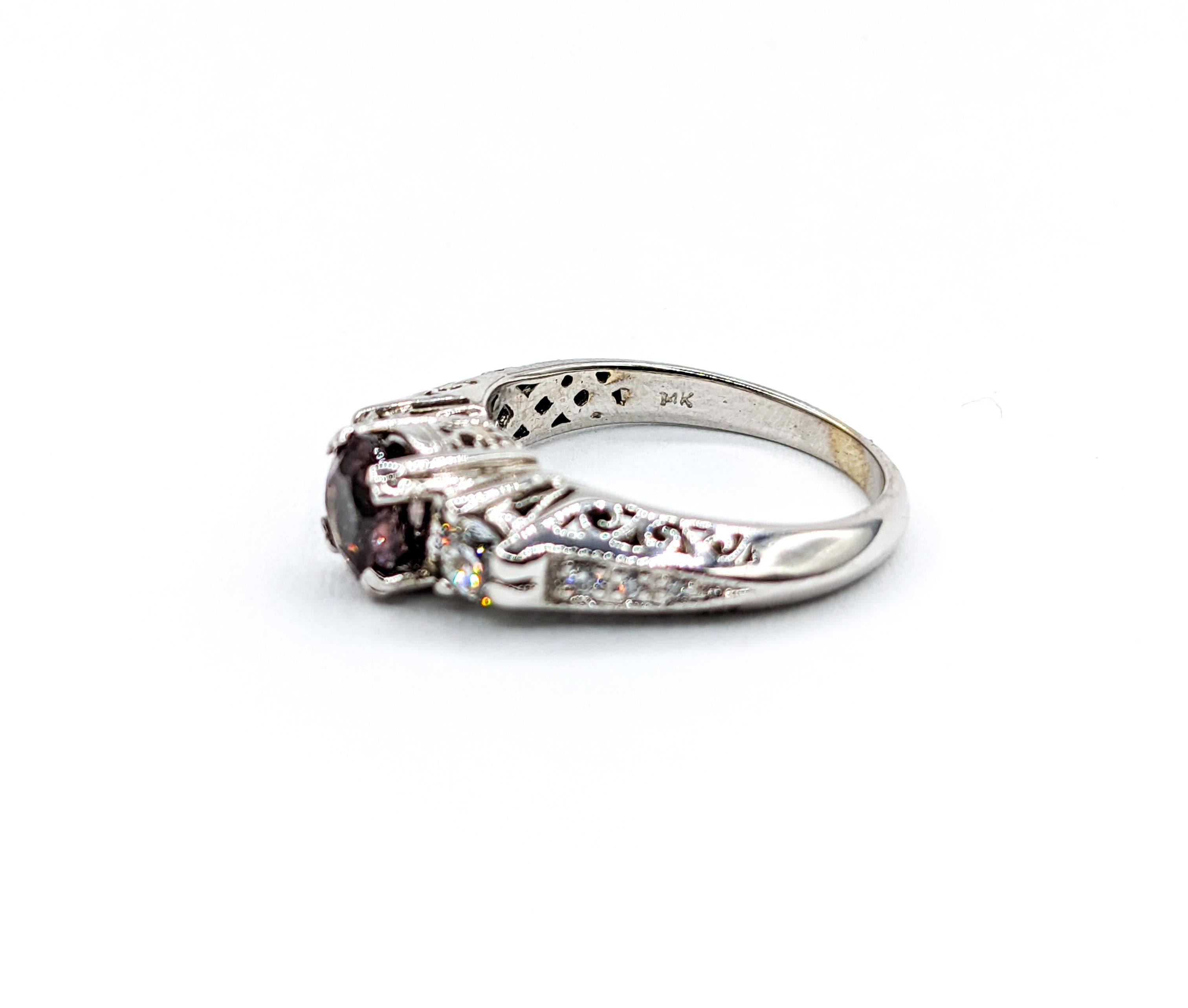 Filigraner Ring aus Weißgold mit Granat und Diamanten im Farbwechsel im Angebot 4