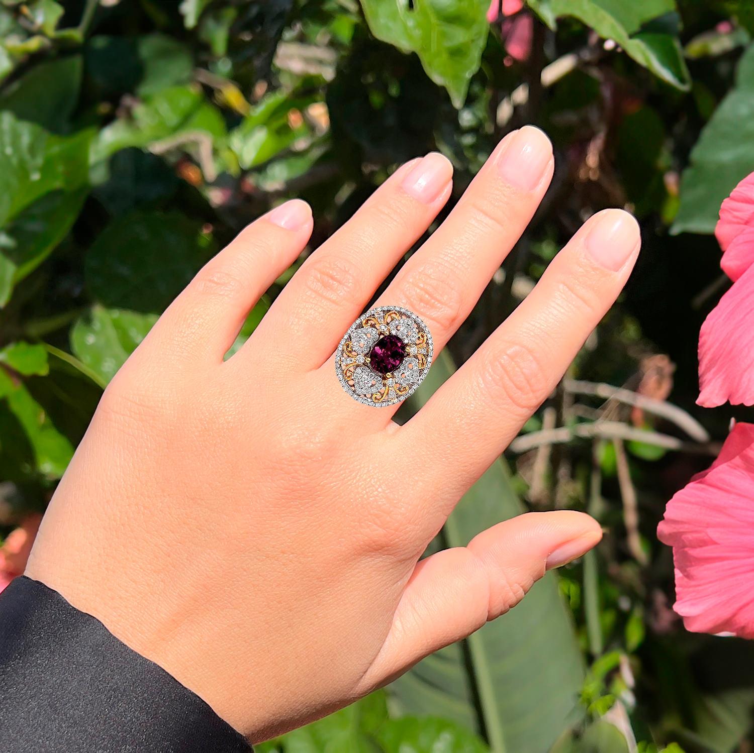 Contemporary Color Change Garnet Ring With Diamonds 3.13 Carats 18K Gold For Sale