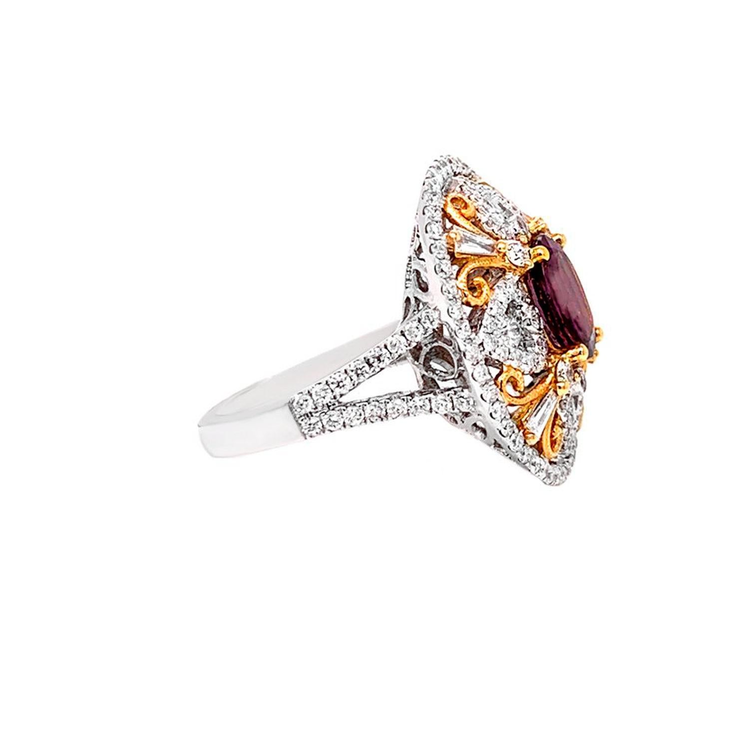 Color Change Garnet Ring With Diamonds 3.13 Carats 18K Gold In Excellent Condition For Sale In Laguna Niguel, CA