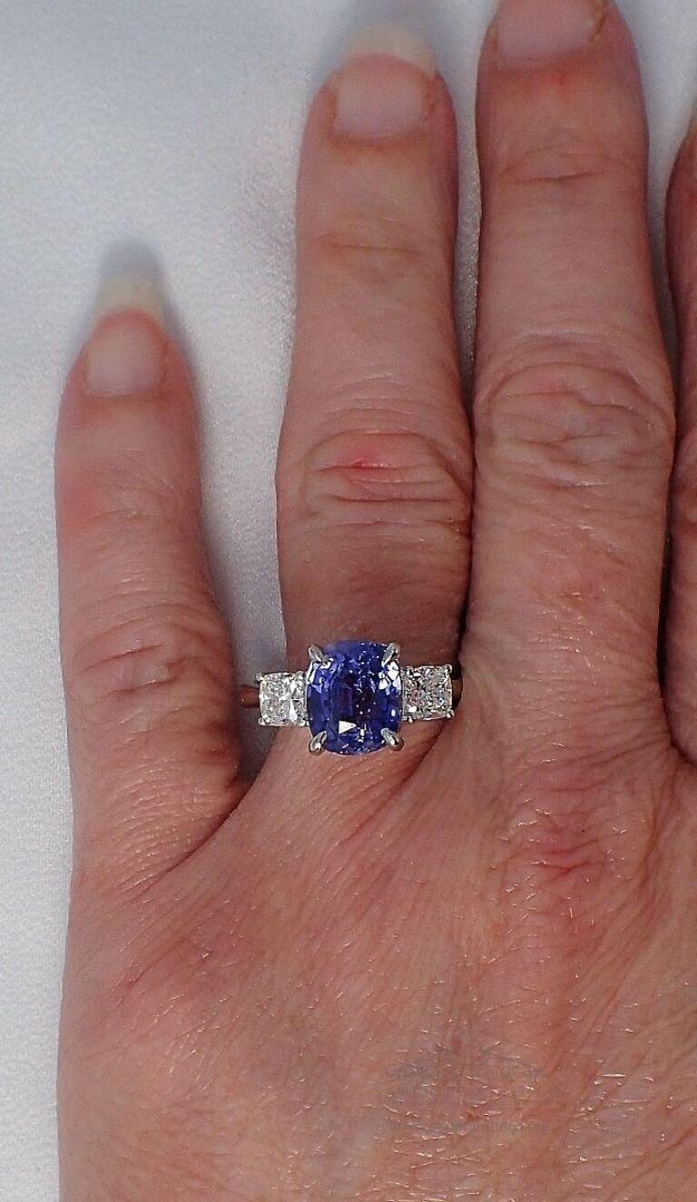 Color Change Sapphire Ring, 4.06ct Unheated 3 Stone Platinum Ring GIA Cerftified For Sale 2