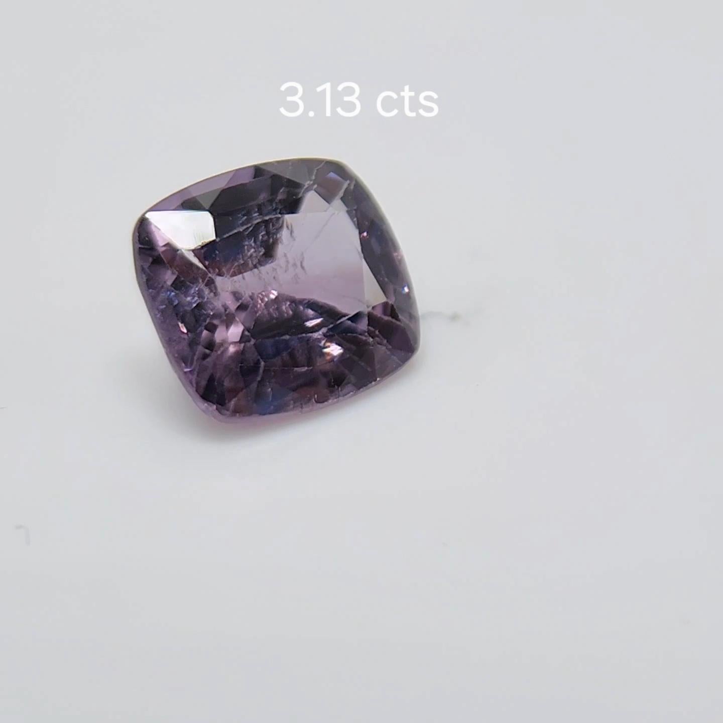Taglio cuscino Spinello a viraggio di colore 3.13 carati. in vendita