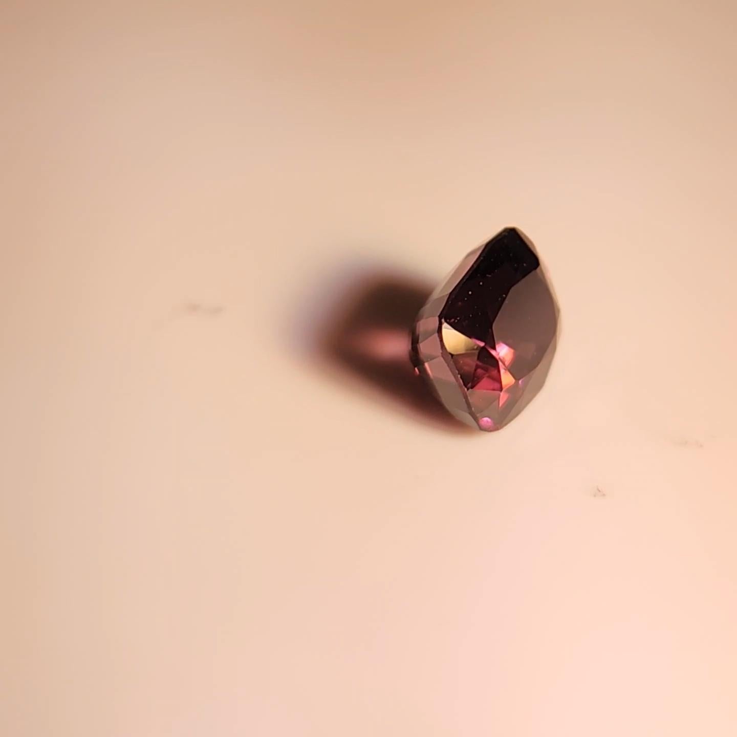 color change Spinel 3.24 cts. in vendita 5