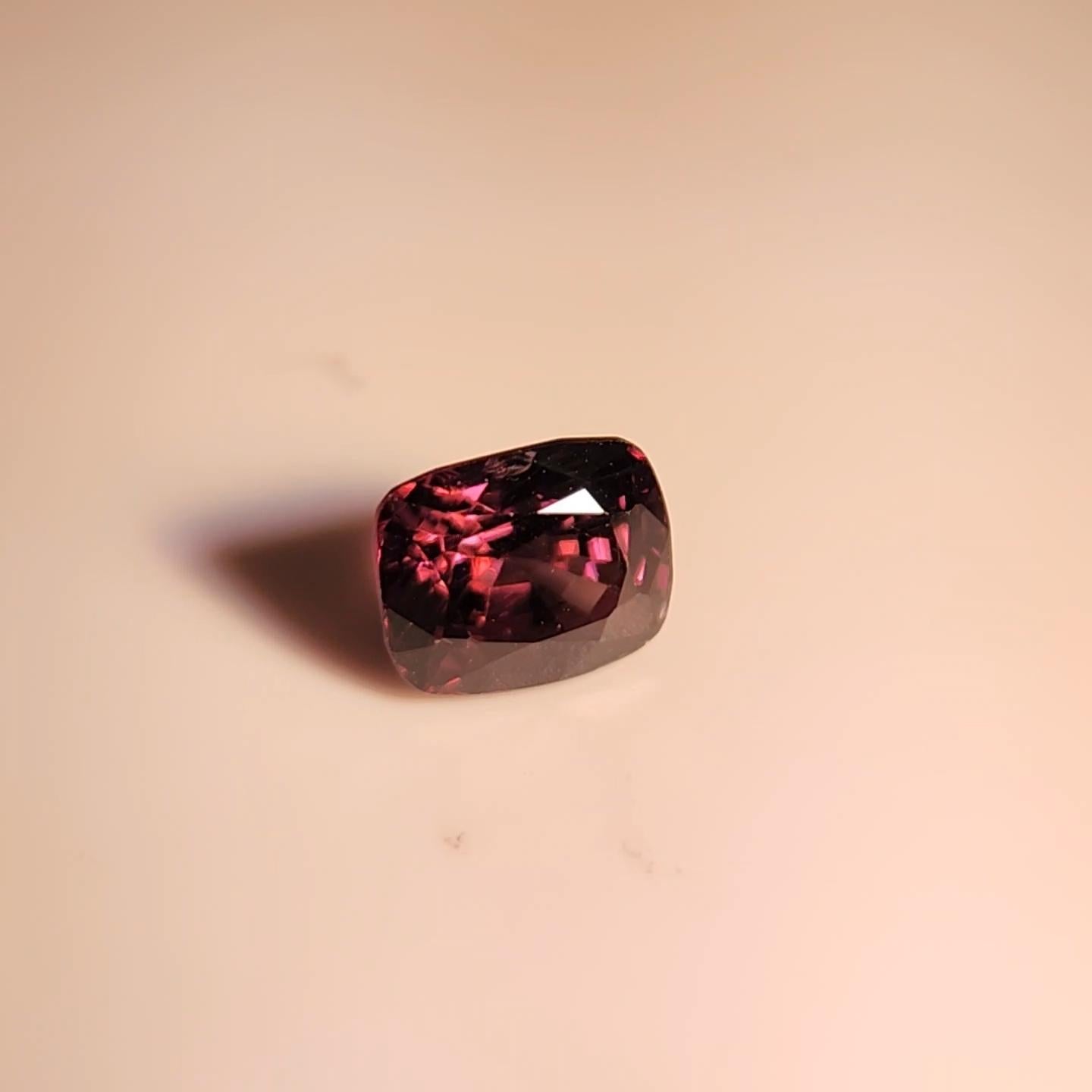 color change Spinel 3.24 cts. in vendita 6
