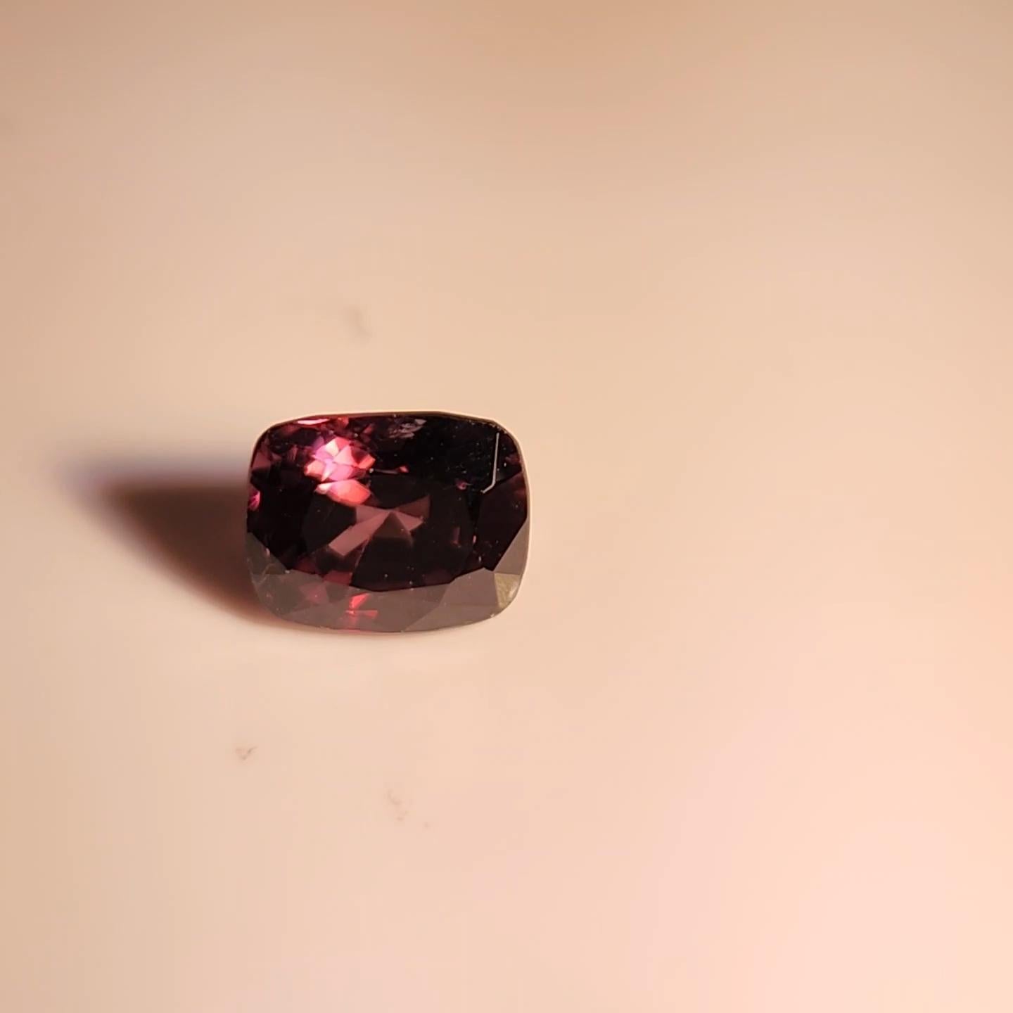 color change Spinel 3.24 cts. in vendita 7
