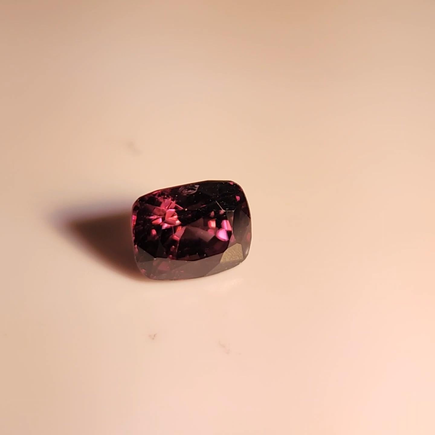 color change Spinel 3.24 cts. in vendita 10