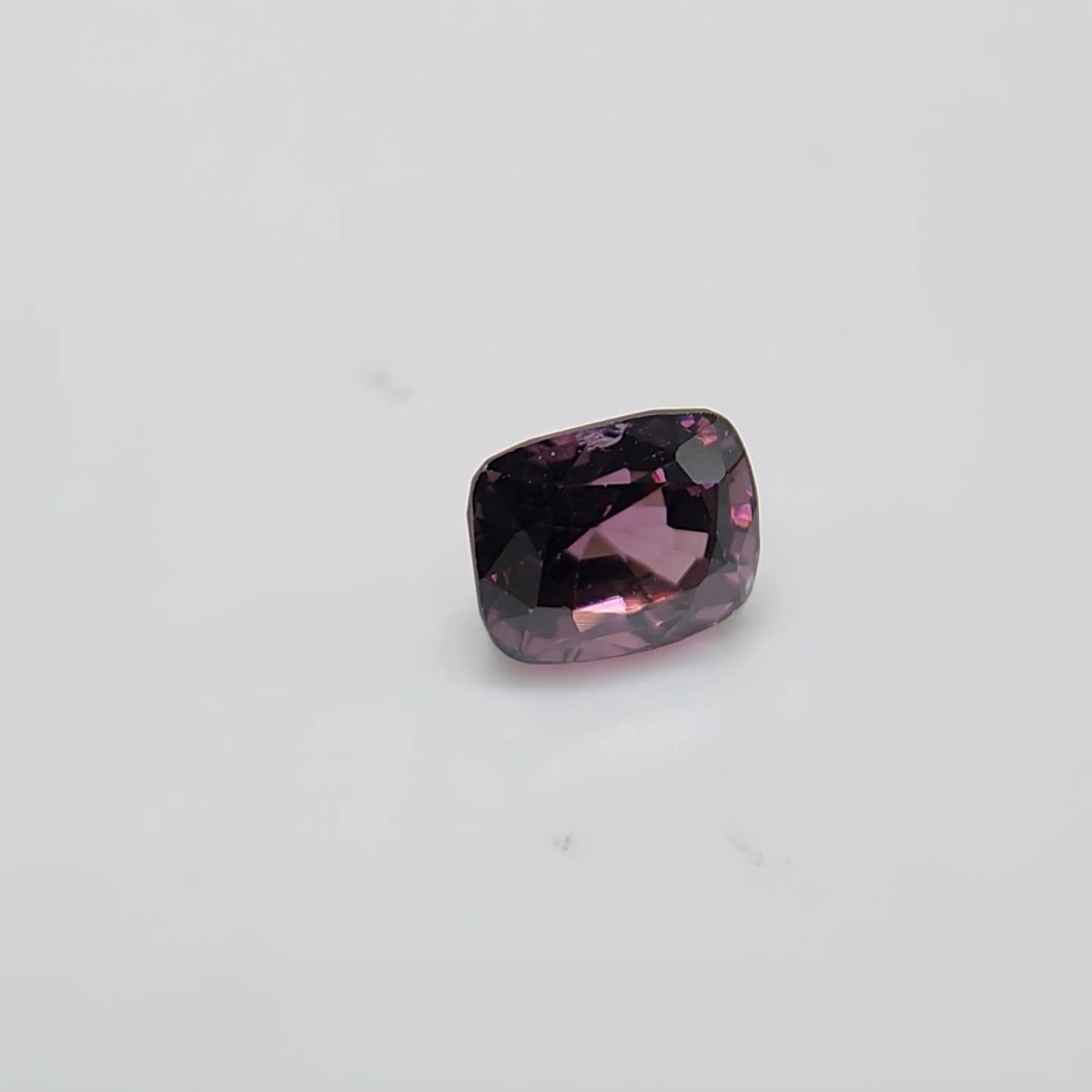Taglio cuscino color change Spinel 3.24 cts. in vendita