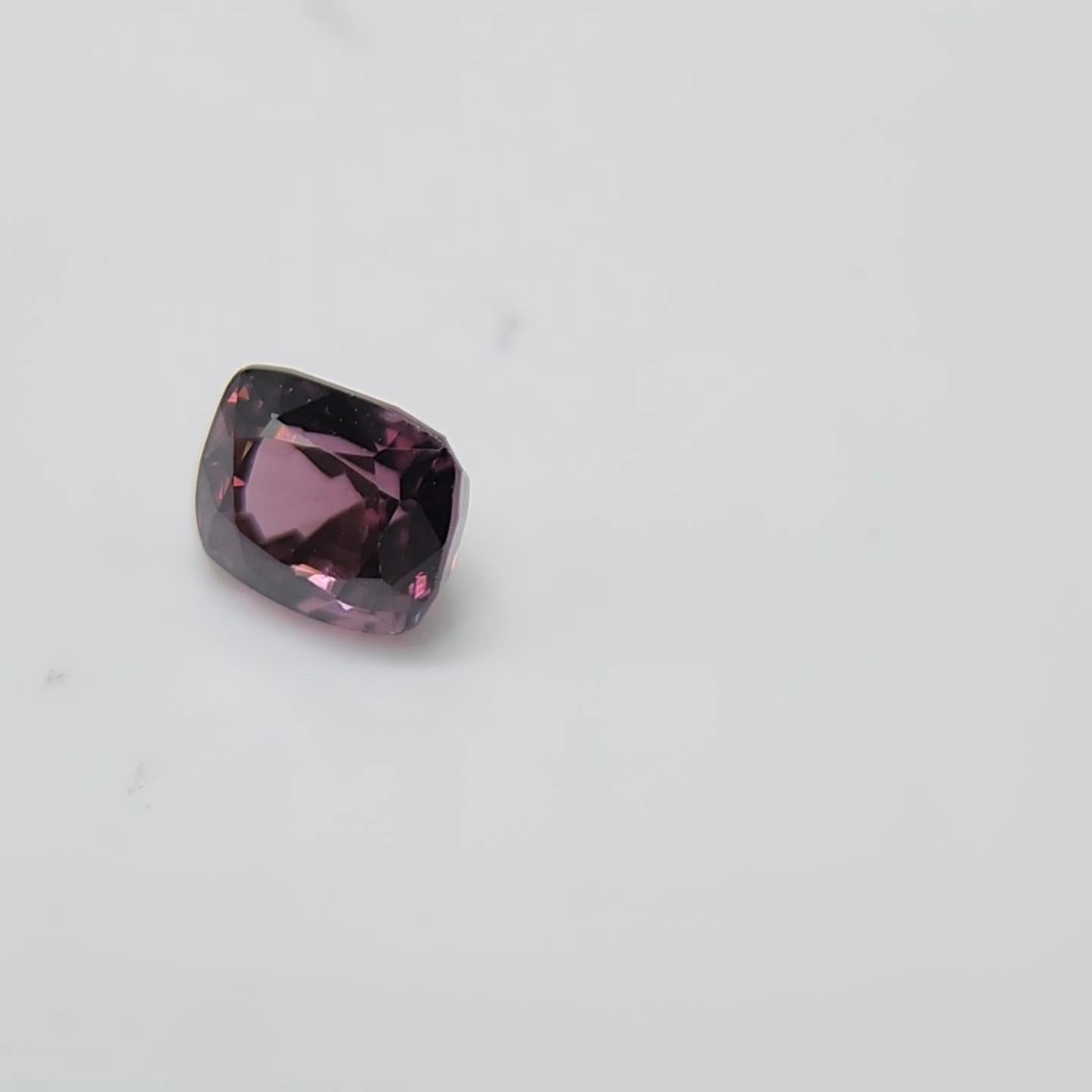 color change Spinel 3.24 cts. in vendita 1