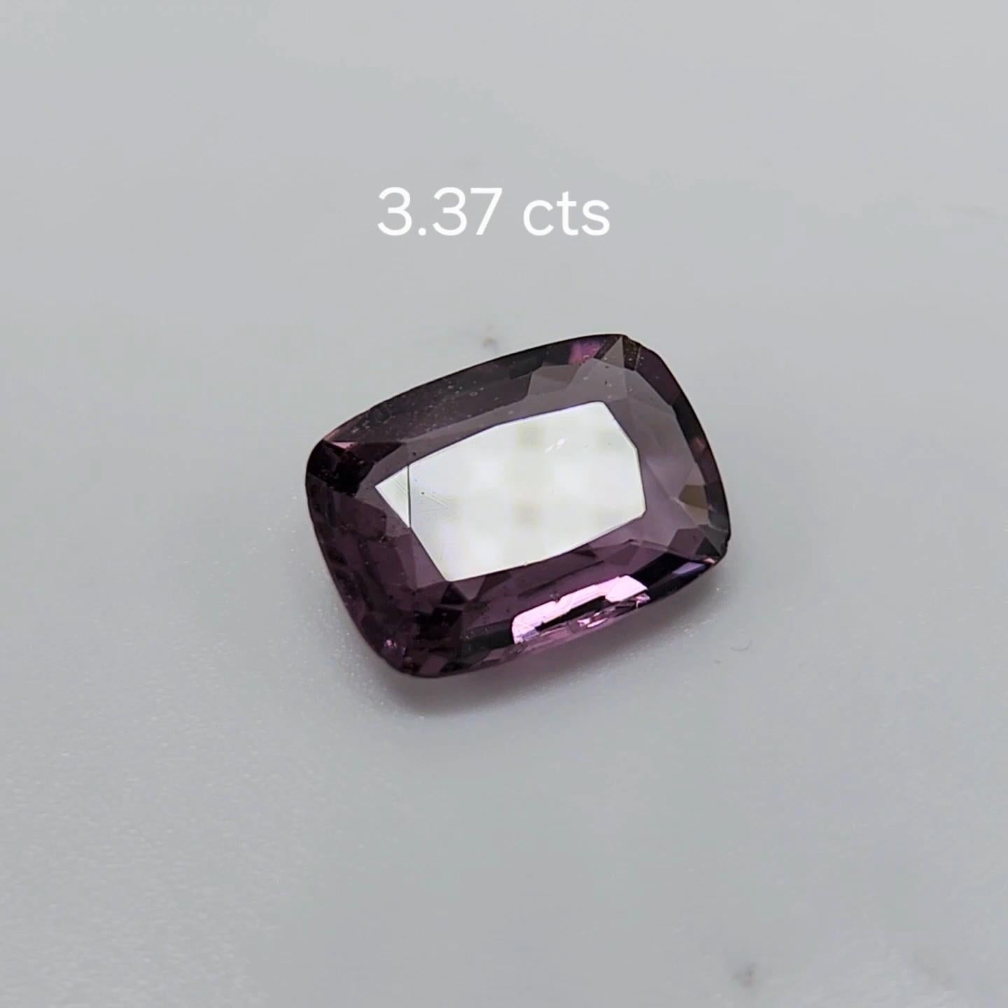 Taglio cuscino Spinello a viraggio di colore 3,37 carati. in vendita