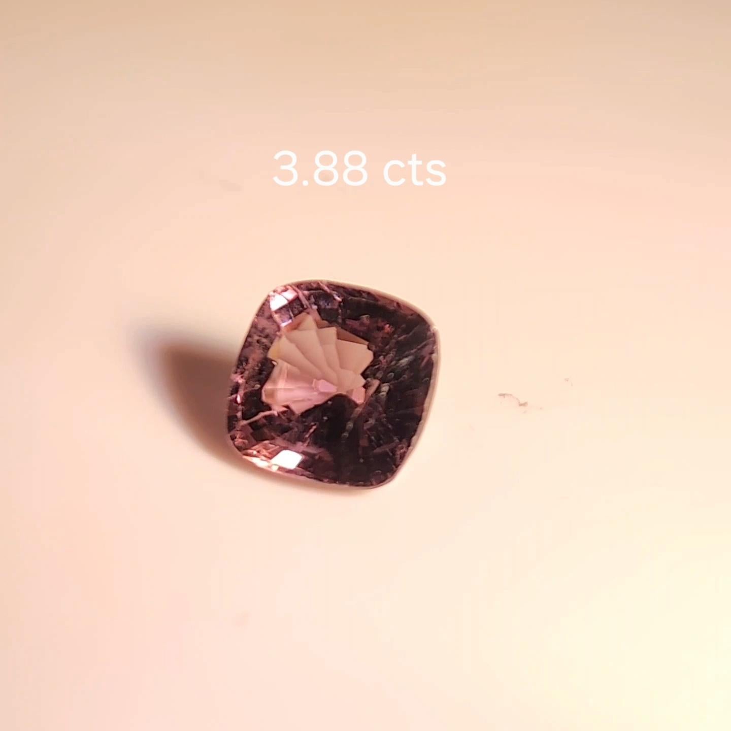 Spinello a viraggio di colore 3,88 carati. in vendita 10