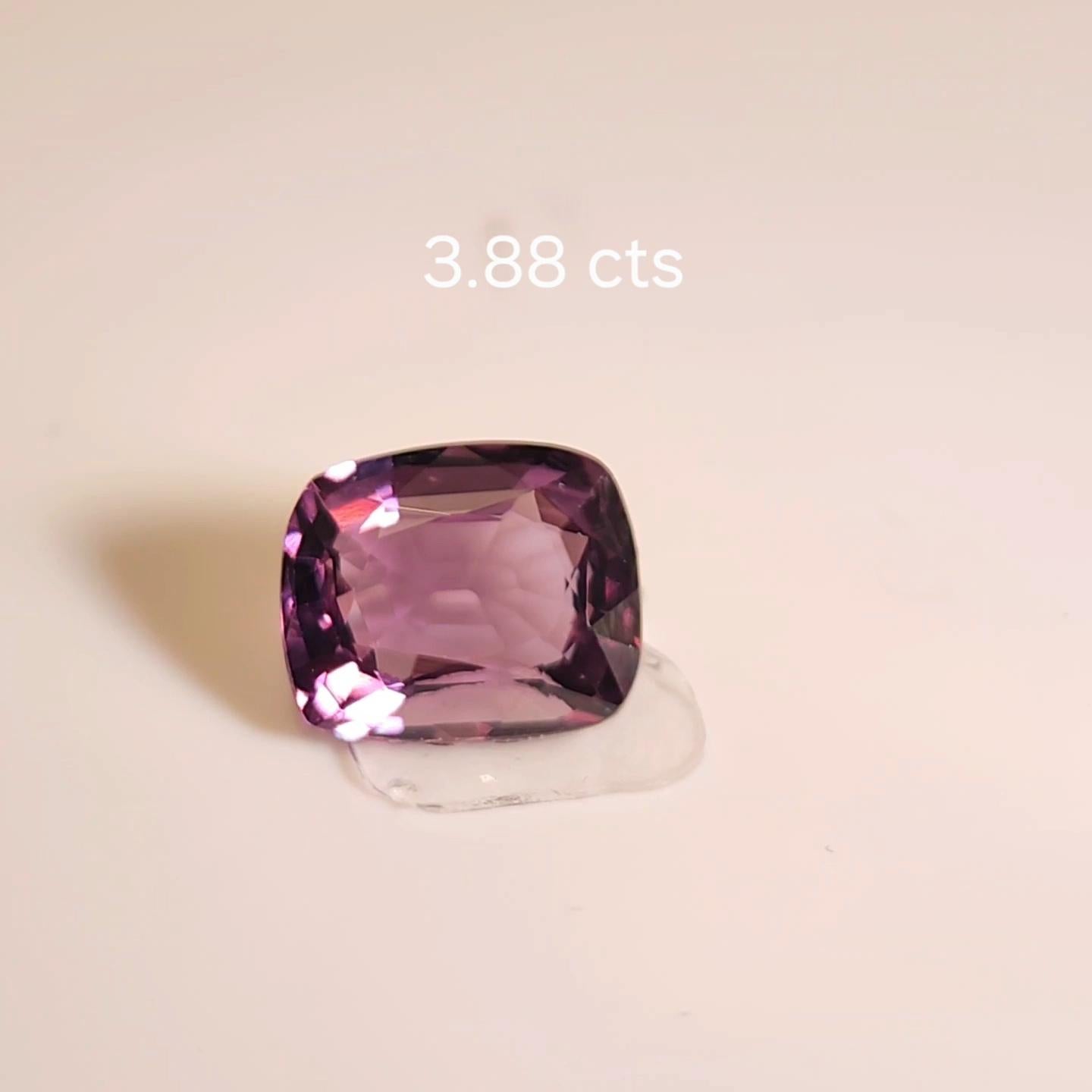 Spinello a viraggio di colore 3,88 carati dallo Sri Lanka. in vendita 13