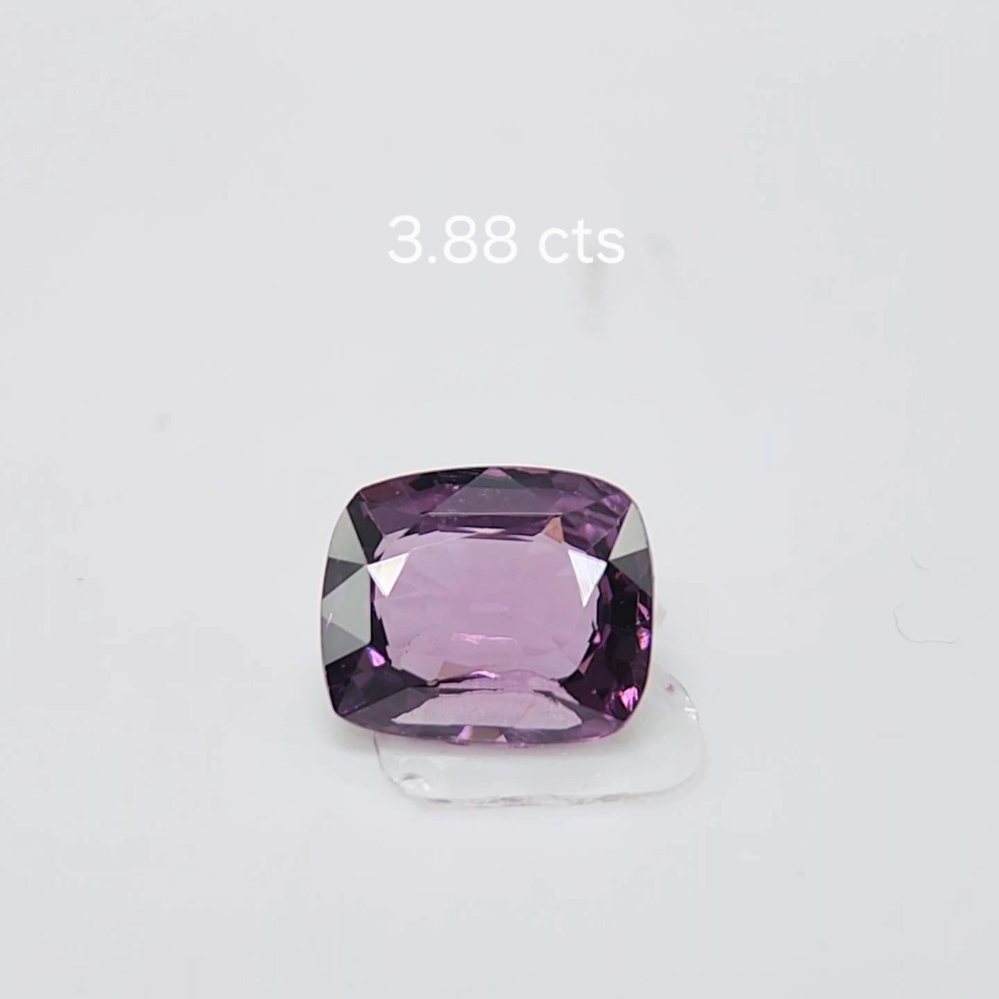 Taglio cuscino Spinello a viraggio di colore 3,88 carati dallo Sri Lanka. in vendita