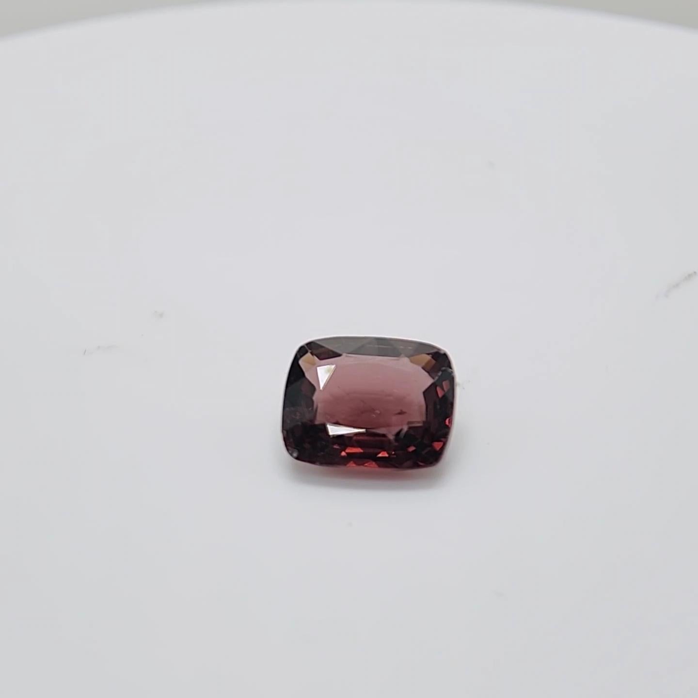 color change Spinel 3.98 cts. in vendita 1