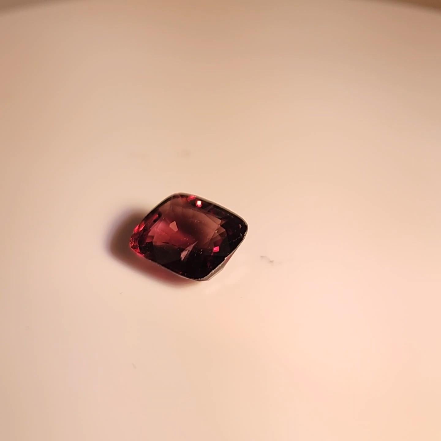 color change Spinel 3.98 cts. in vendita 4