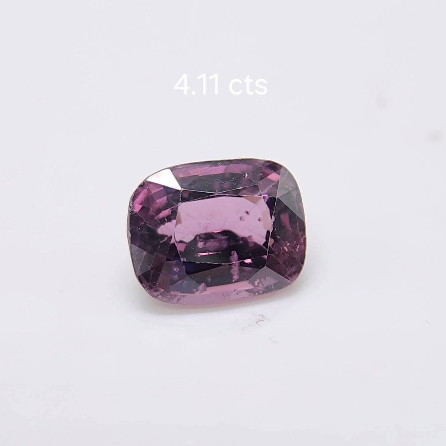 Taglio cuscino Spinello a viraggio di colore 4.11 carati. in vendita