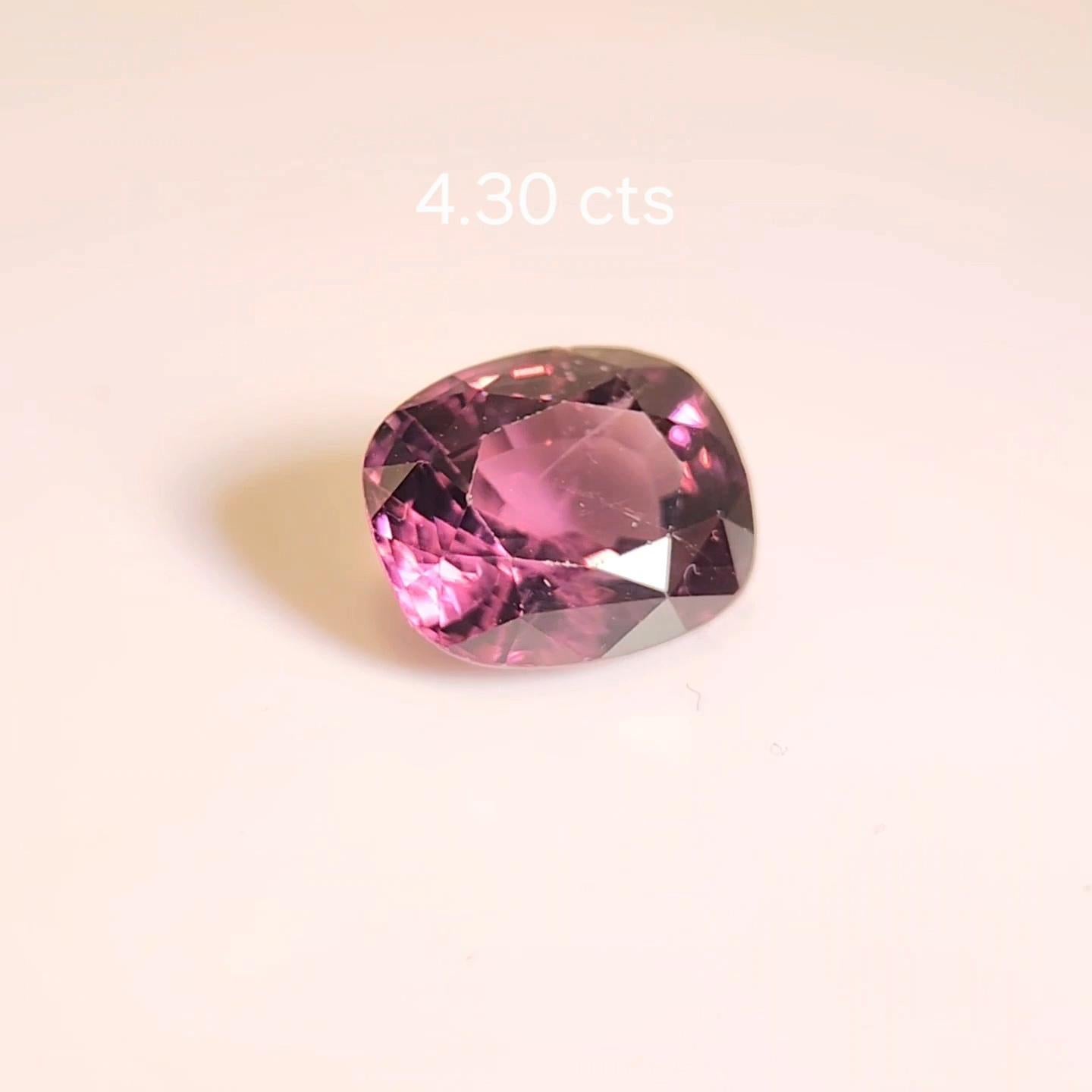 Spinello a viraggio di colore 4,30 carati dallo Srilanka. in vendita 10