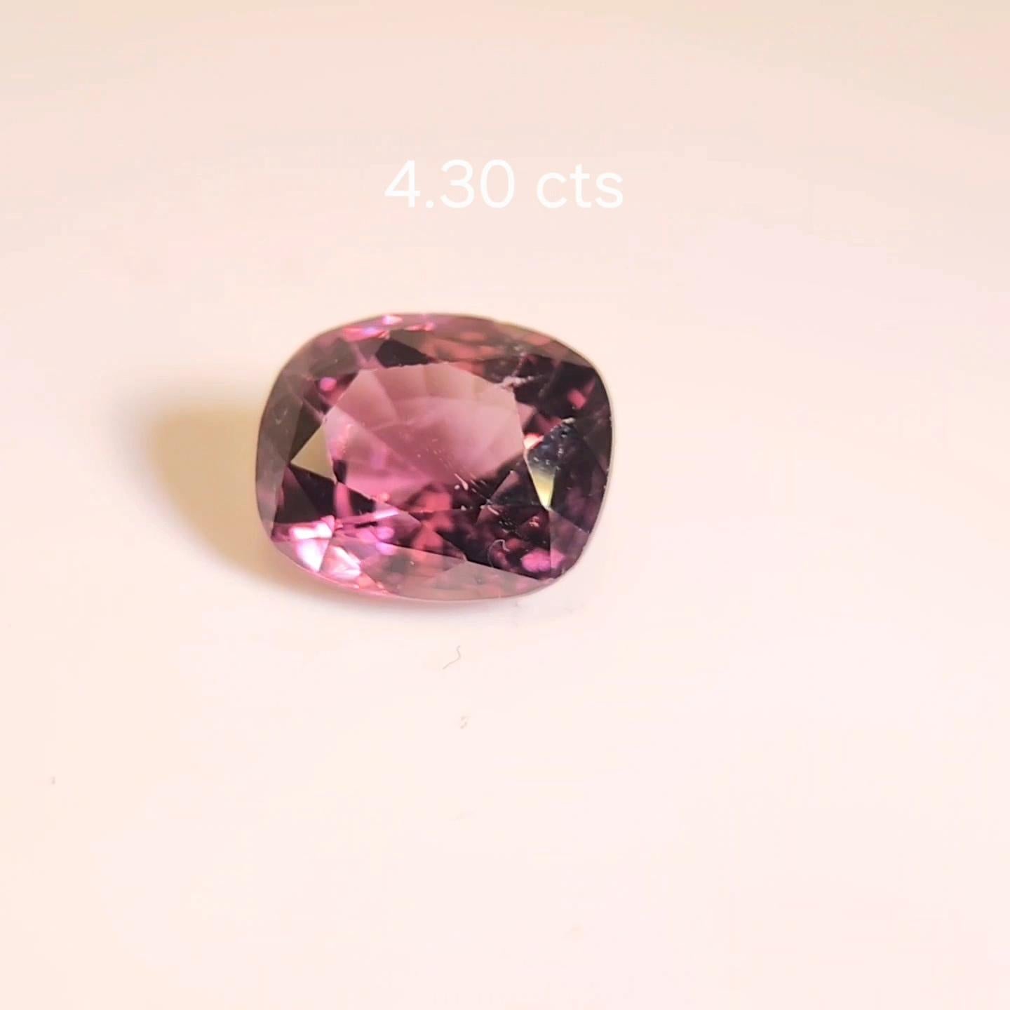 Spinello a viraggio di colore 4,30 carati dallo Srilanka. in vendita 13