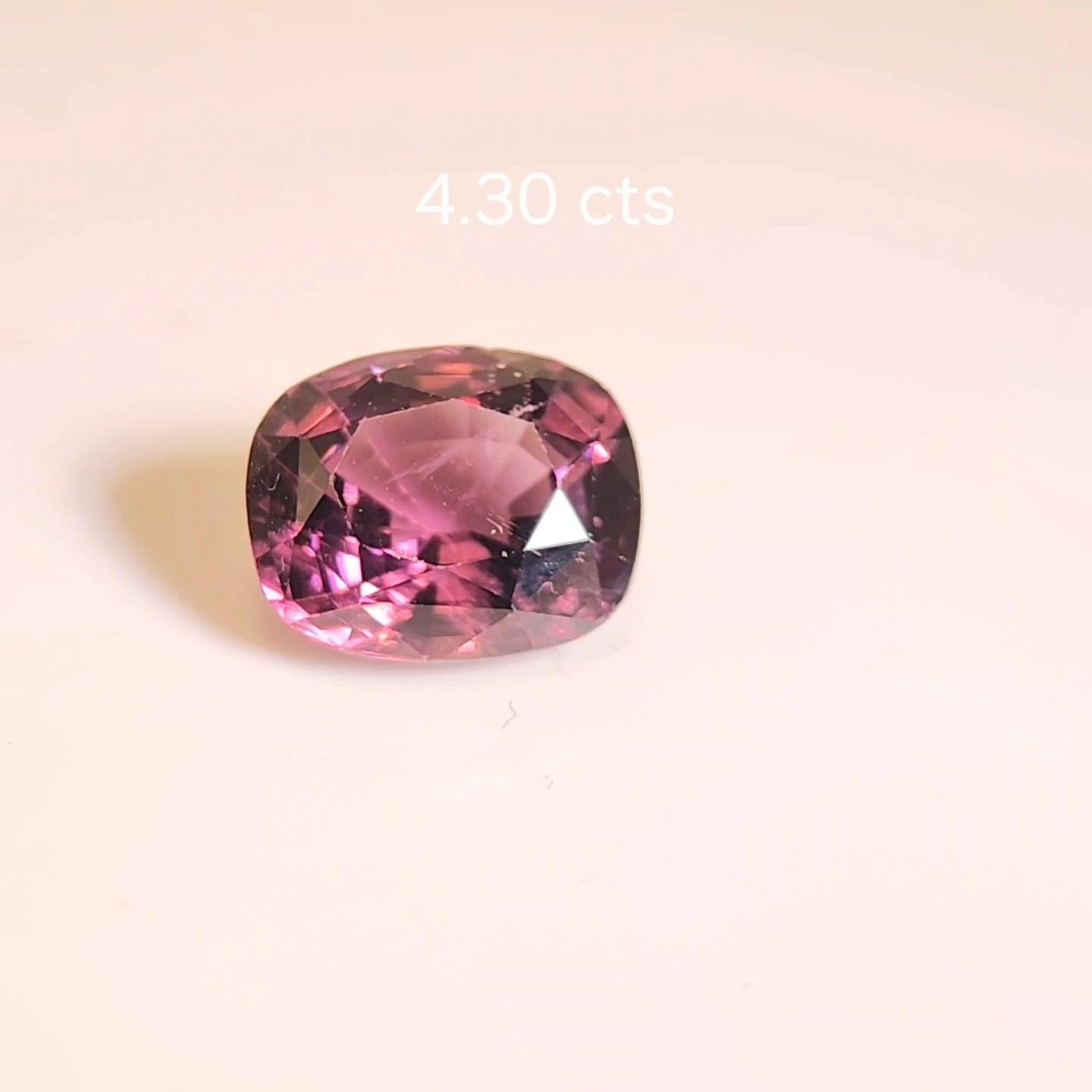 Spinello a viraggio di colore 4,30 carati dallo Srilanka. in vendita 15