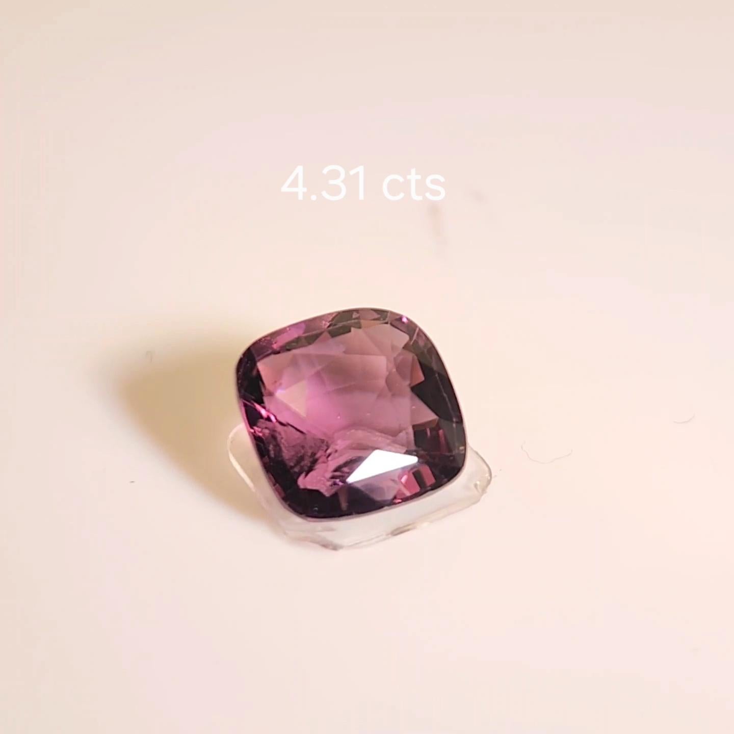 Spinello a viraggio di colore 4,31 carati dallo Sri Lanka. in vendita 7