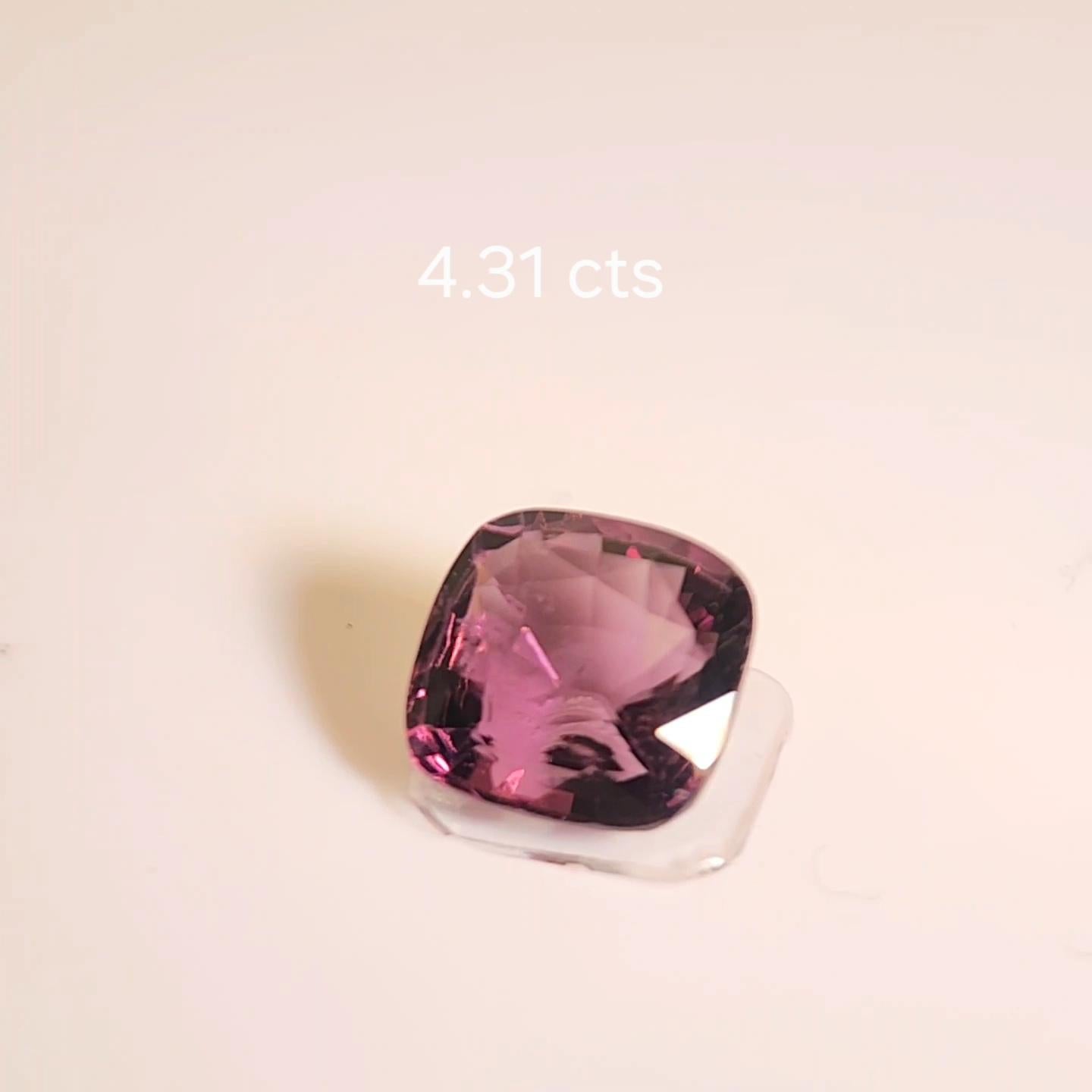 Spinello a viraggio di colore 4,31 carati dallo Sri Lanka. in vendita 9