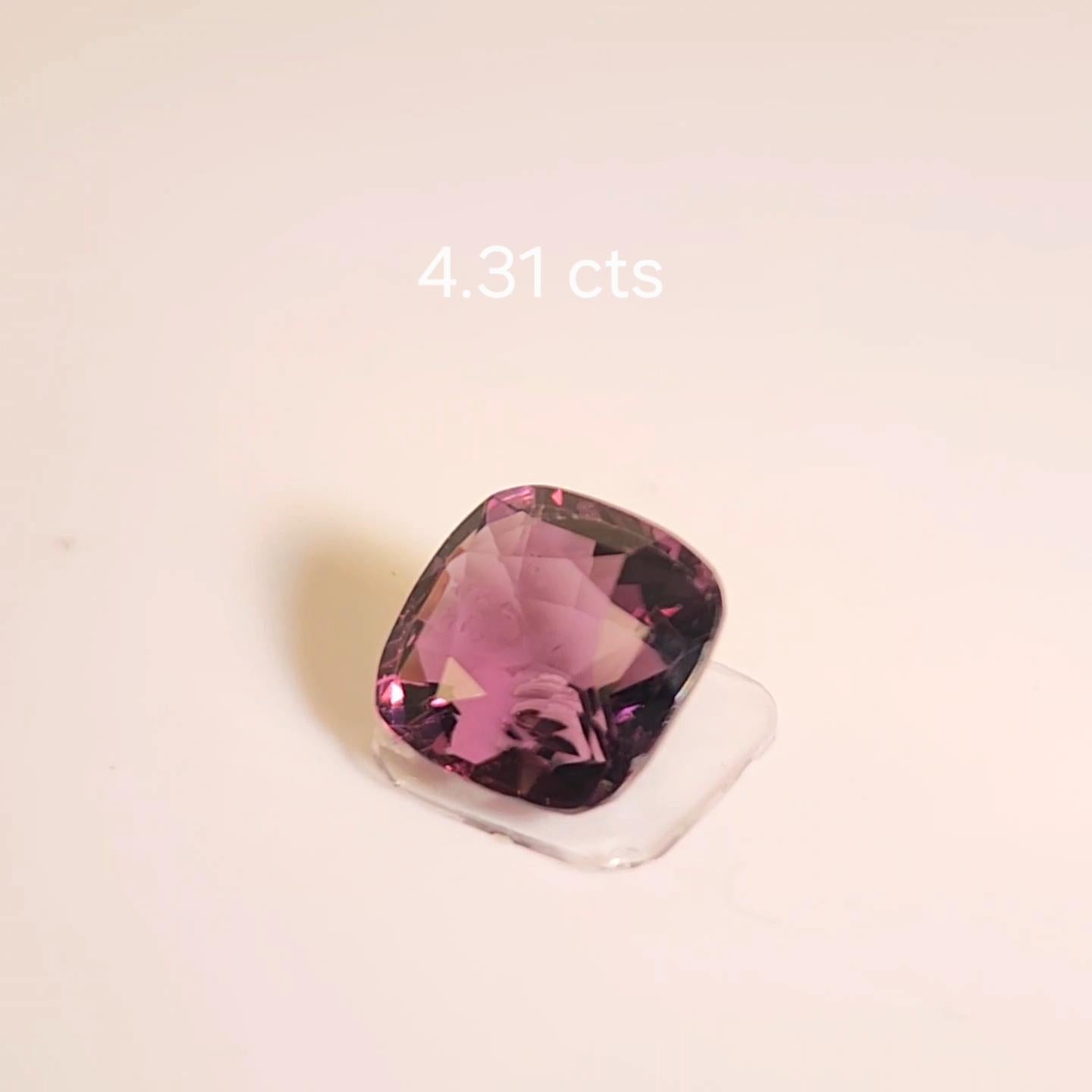 Spinello a viraggio di colore 4,31 carati dallo Sri Lanka. in vendita 11