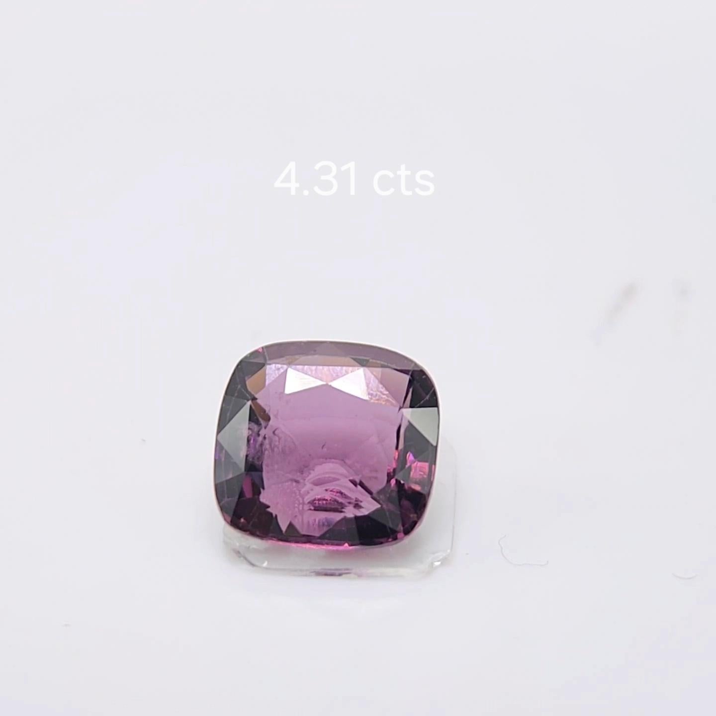 Taglio cuscino Spinello a viraggio di colore 4,31 carati dallo Sri Lanka. in vendita