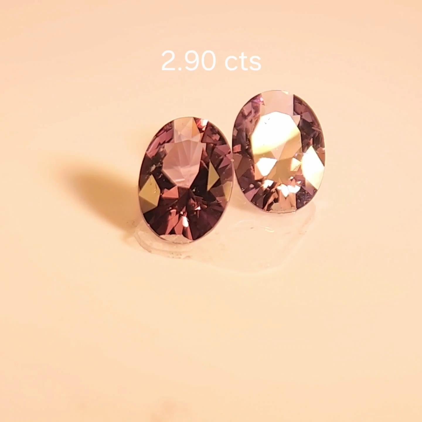 PAIO DI SPINEL A CAMBIAMENTO DI COLORE 2,90 carati. in vendita 9