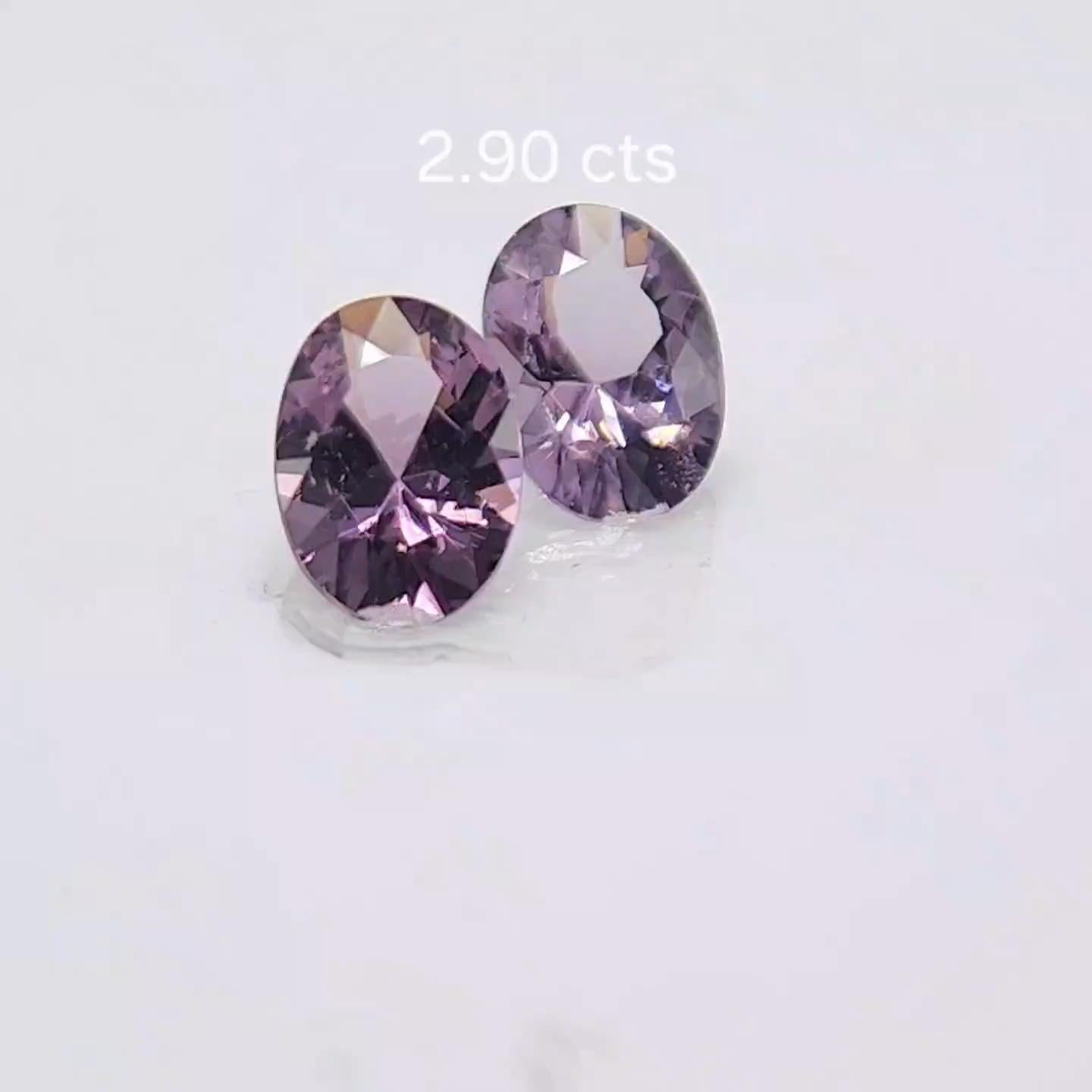 Taglio ovale PAIO DI SPINEL A CAMBIAMENTO DI COLORE 2,90 carati. in vendita