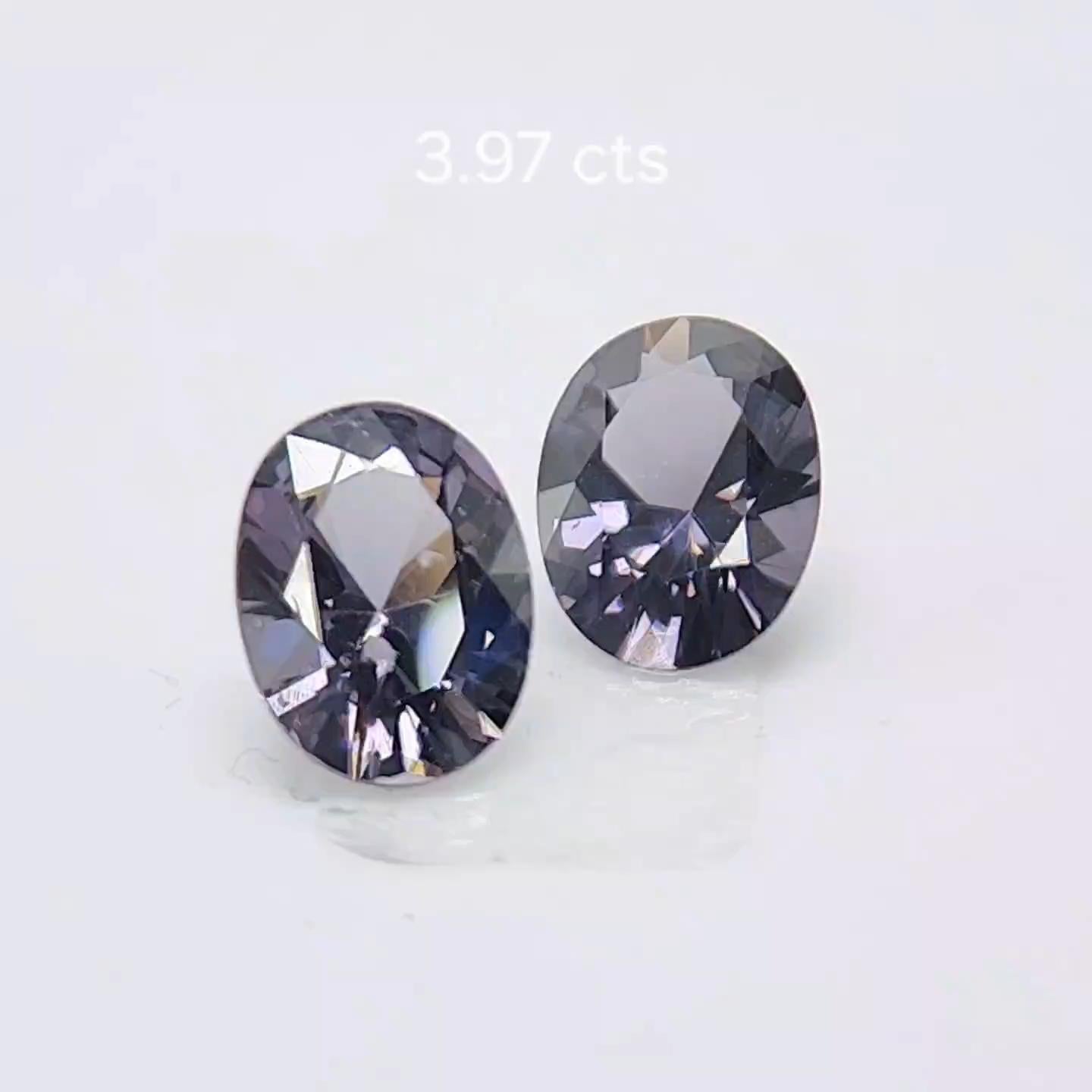 Taglio ovale PAIO DI SPINEL DIVERSI DI COLORE 3,97 carati. in vendita