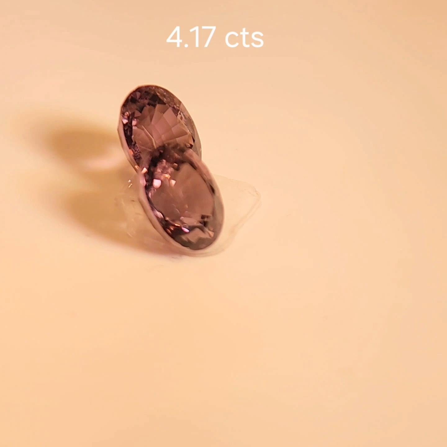 PAIO DI SPINEL DIVERSI DI COLORE 4.17 carati. in vendita 8
