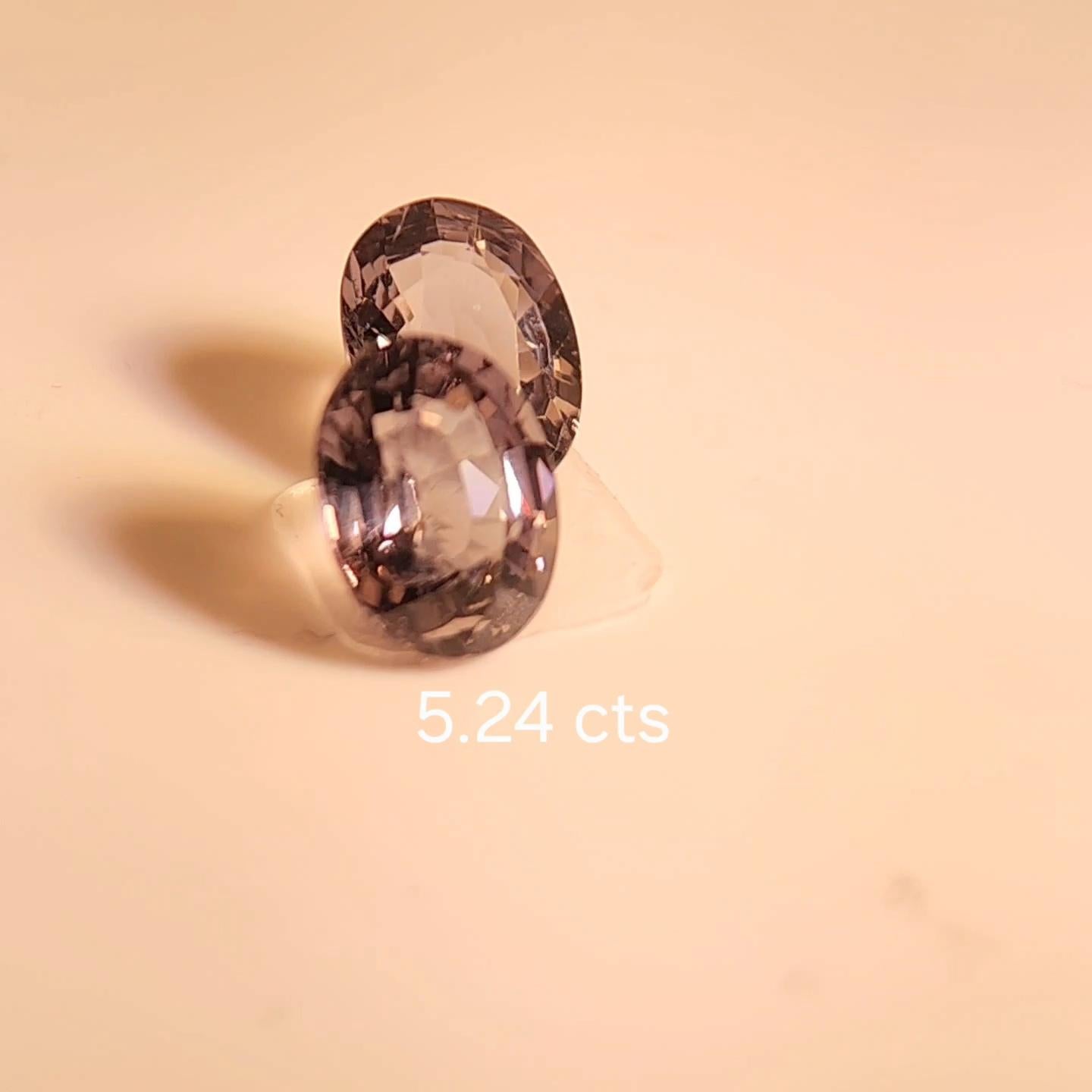 PAIO DI SPINEL DIVERSI DI COLORE 5.24 carati. in vendita 8