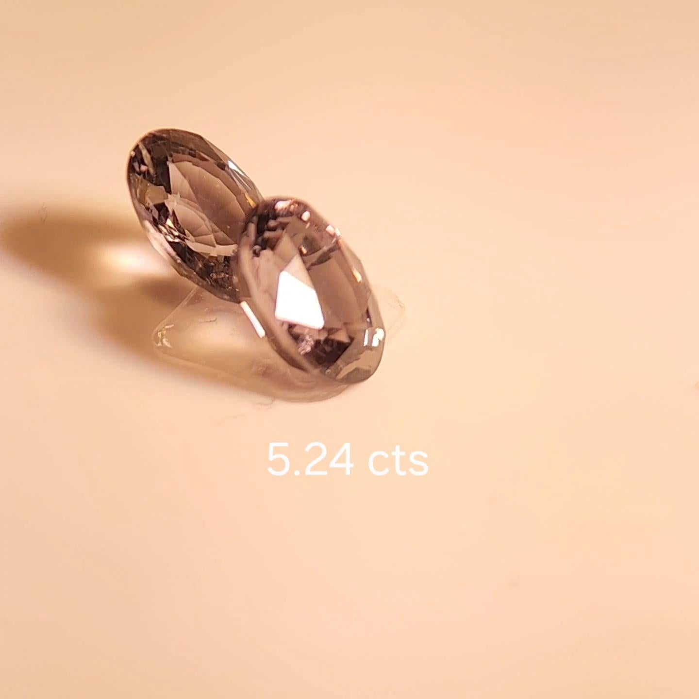 PAIO DI SPINEL DIVERSI DI COLORE 5.24 carati. in vendita 9