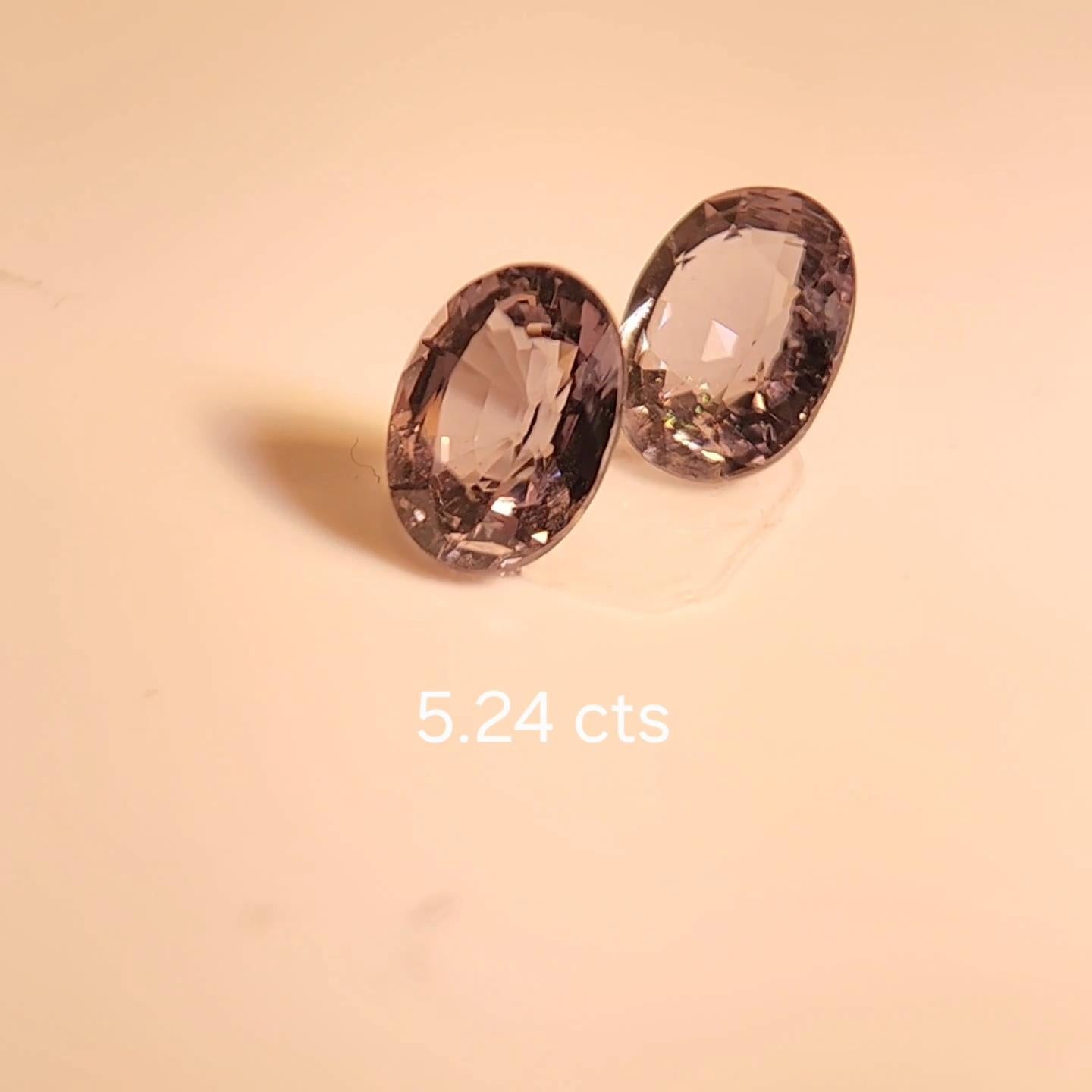 PAIO DI SPINEL DIVERSI DI COLORE 5.24 carati. in vendita 11