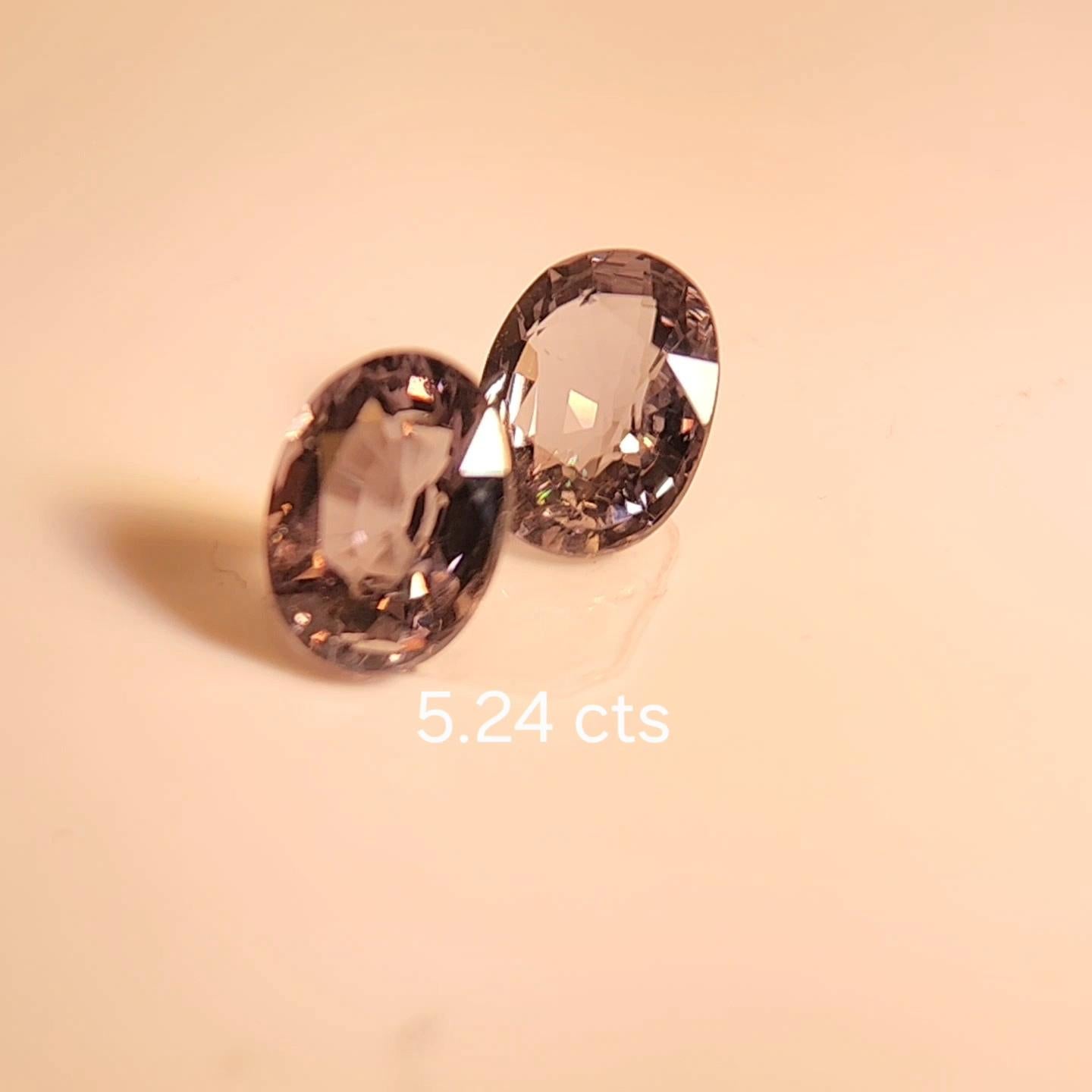 PAIO DI SPINEL DIVERSI DI COLORE 5.24 carati. in vendita 14