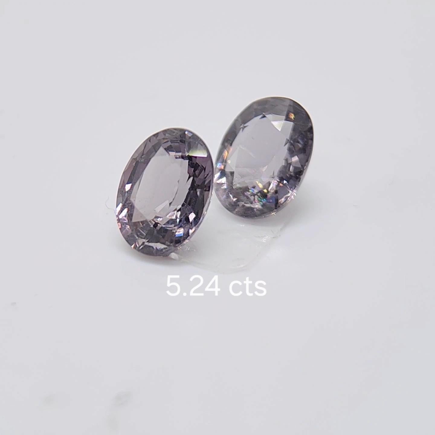 Taglio ovale PAIO DI SPINEL DIVERSI DI COLORE 5.24 carati. in vendita