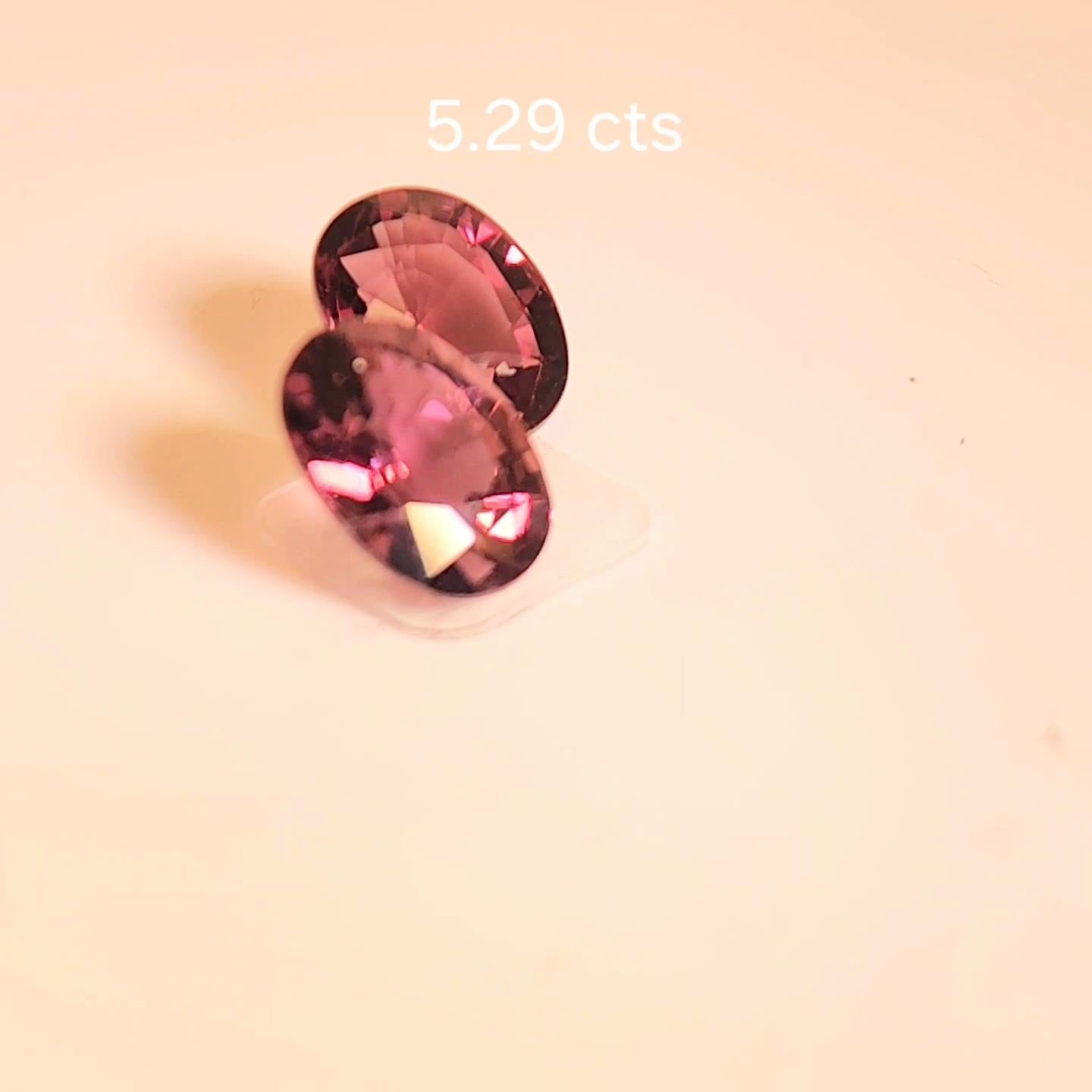 PAIO DI SPINEL DIVERSI DI COLORE 5.29 carati. in vendita 9