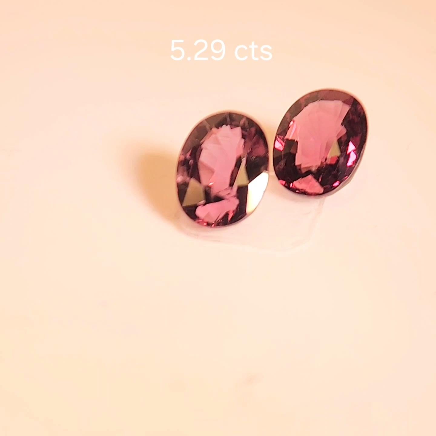 PAIO DI SPINEL DIVERSI DI COLORE 5.29 carati. in vendita 11