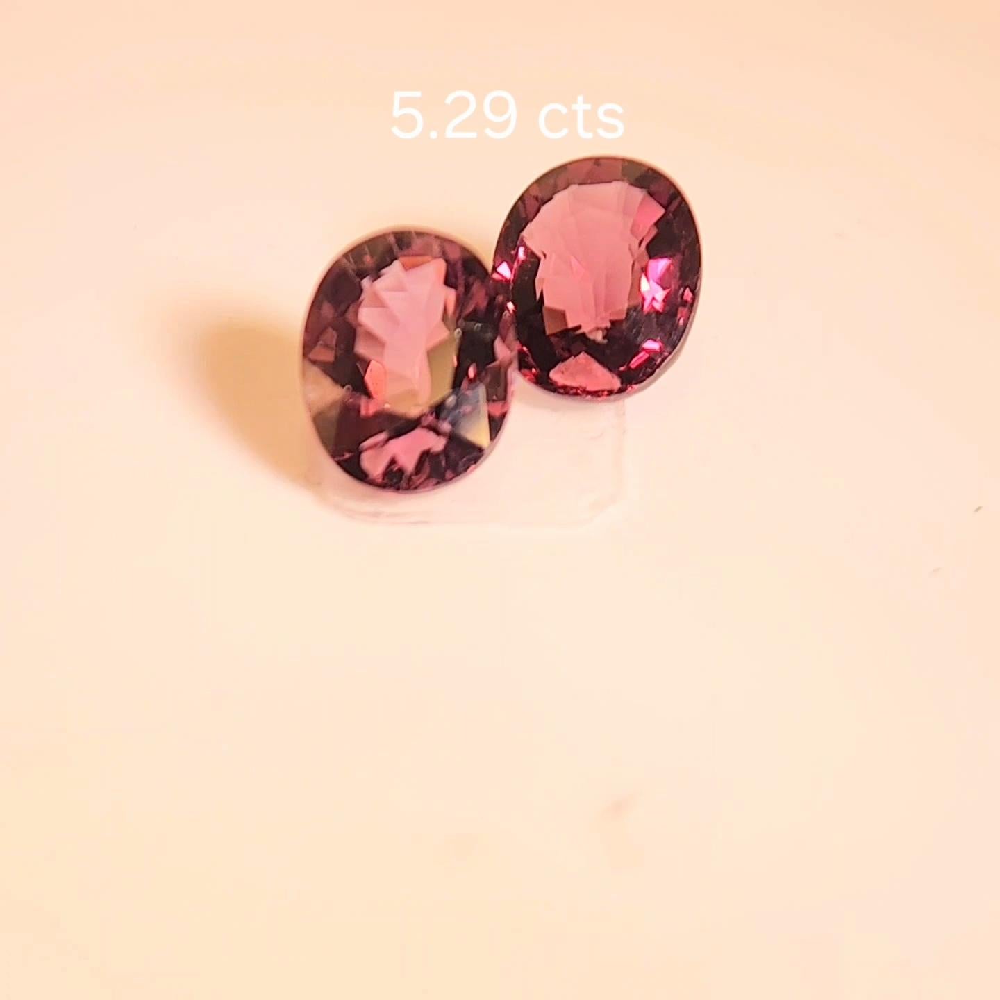 PAIO DI SPINEL DIVERSI DI COLORE 5.29 carati. in vendita 14