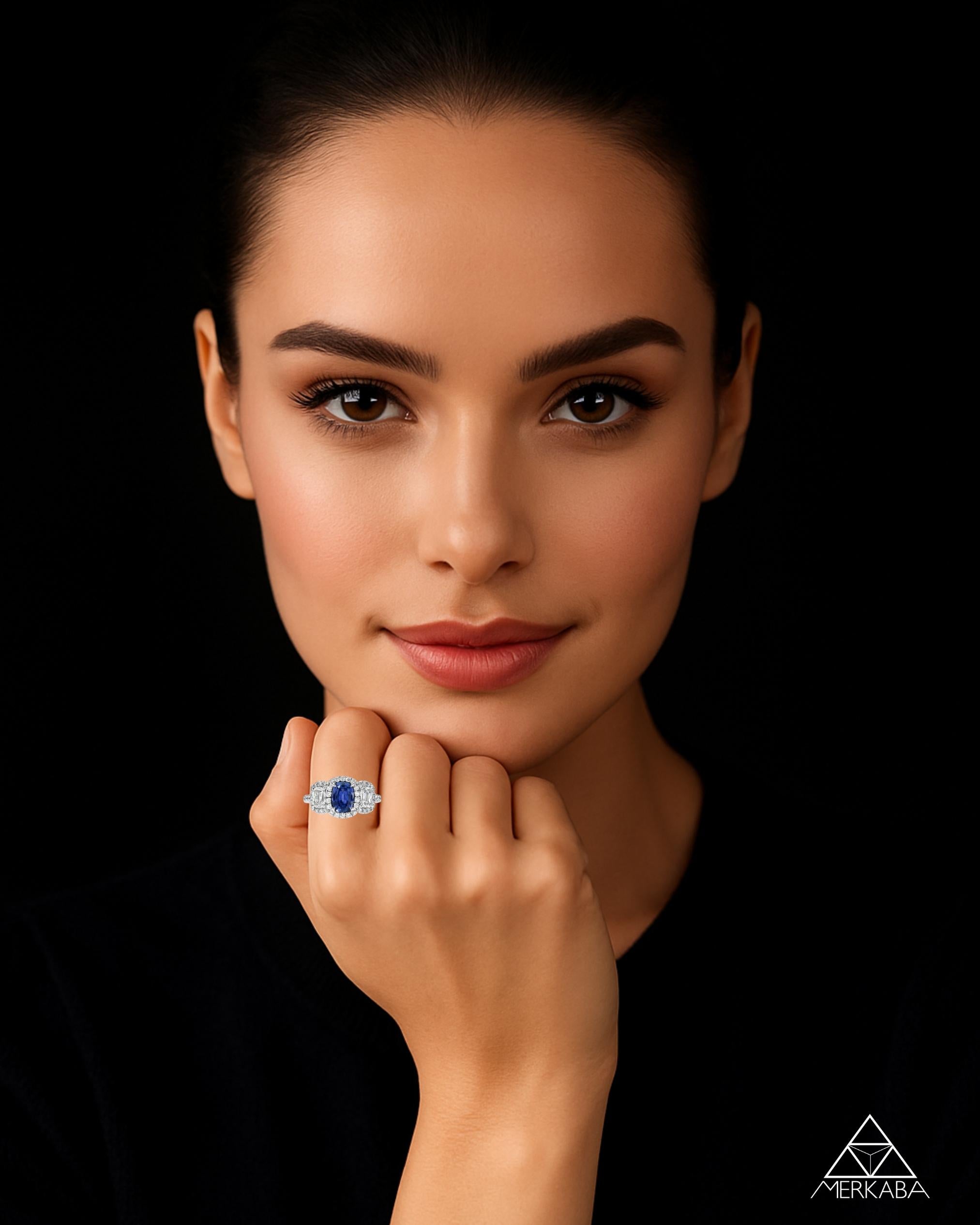 Contemporaneo Anello con zaffiro di Birmania in platino e diamante a cuscino con cambio di colore - Regalo di lusso in vendita