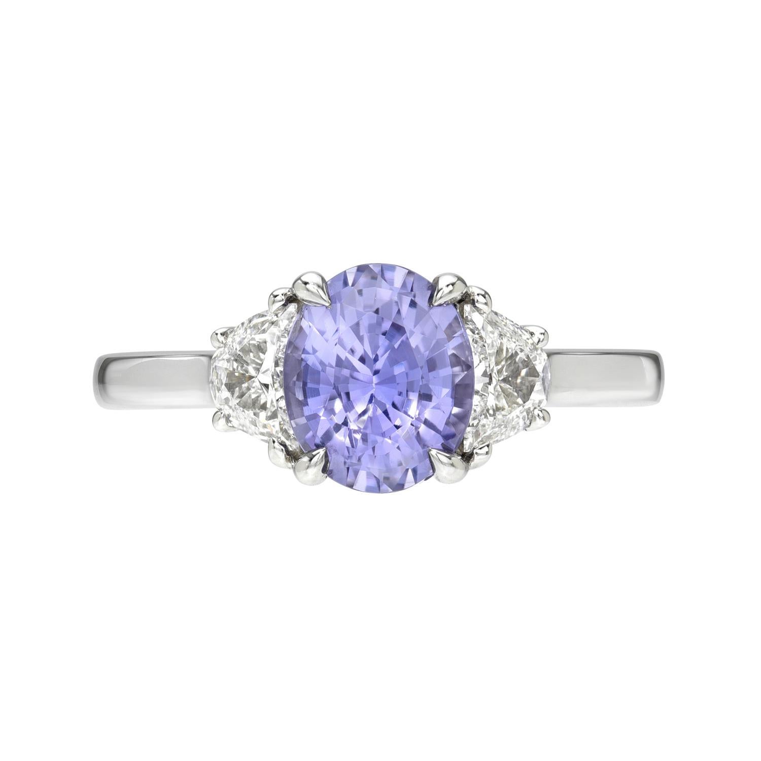 Anello a tre pietre in platino con zaffiro di Ceylon che cambia colore - Anello raro GIA in vendita 1