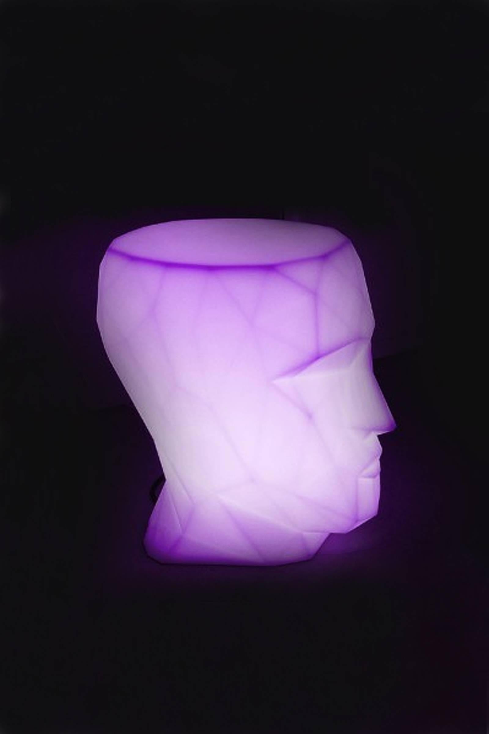 XXIe siècle et contemporain Table d'appoint à tête lumineuse à leds de couleur en vente