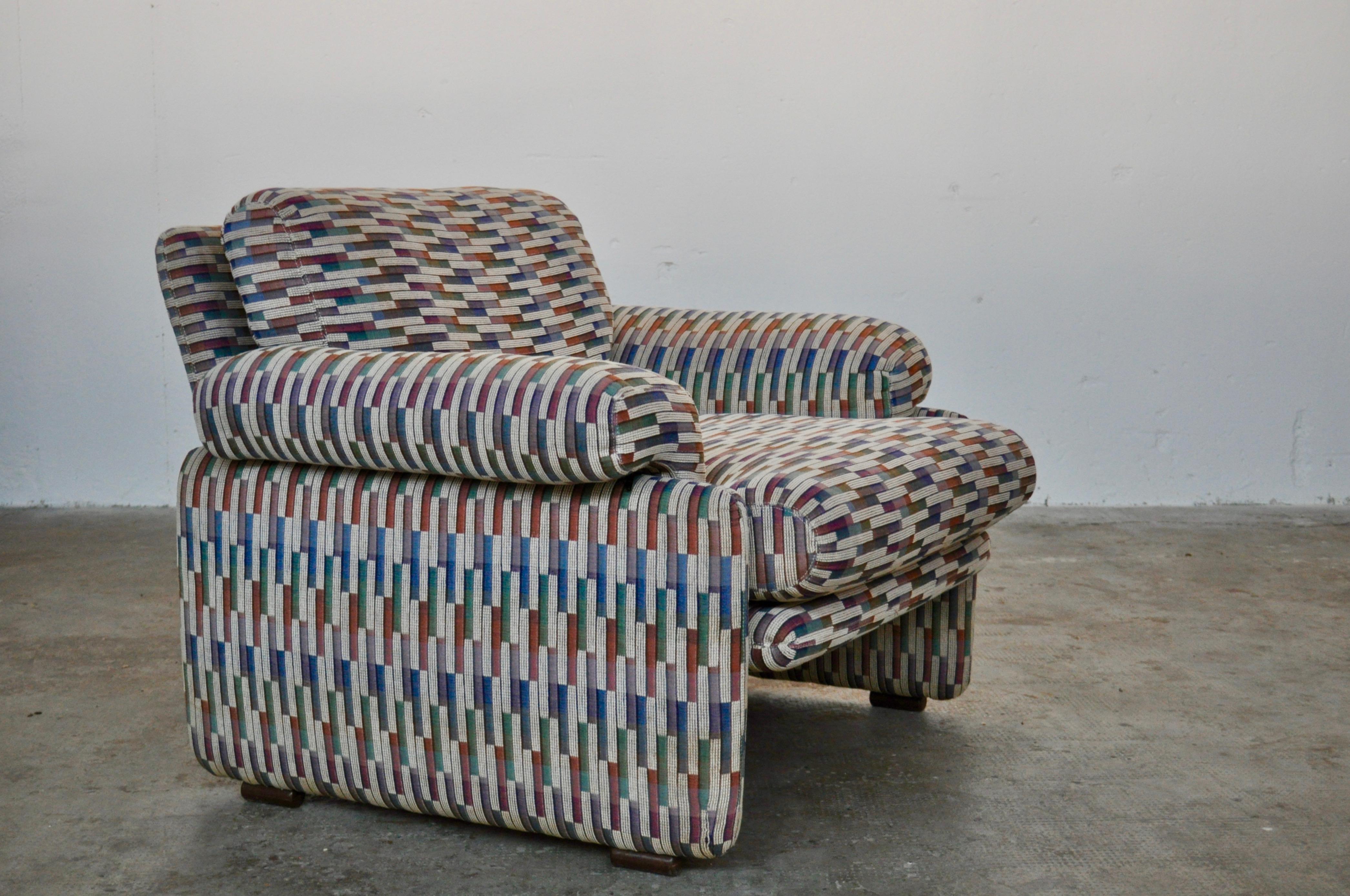Colorado sofa by Tobia Scarpa for B&B Italia, Italy 1970, in multi-color textile. Very comfortable seat, completely original with hallmark and impeccable condition.